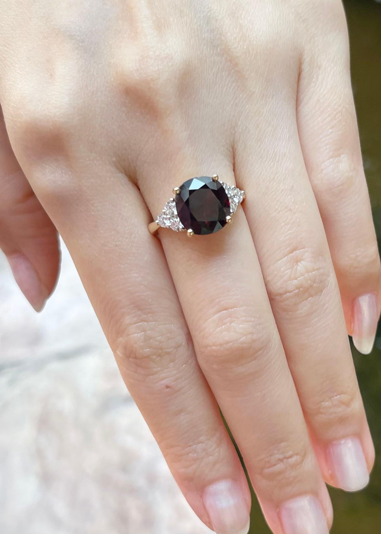 Round Cut Ruby with Diamond Ring set in 18K Gold Settings For Sale