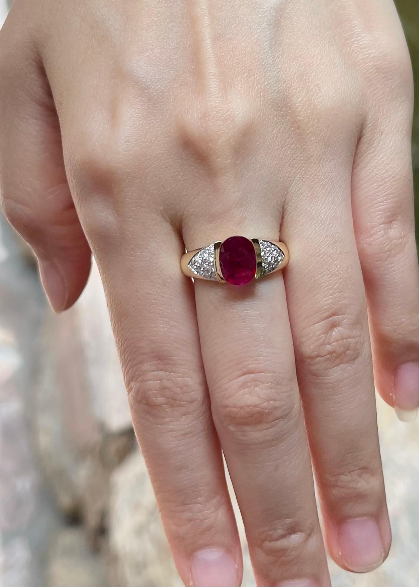 Oval Cut Ruby with Diamond Ring set in 18K Gold Settings For Sale