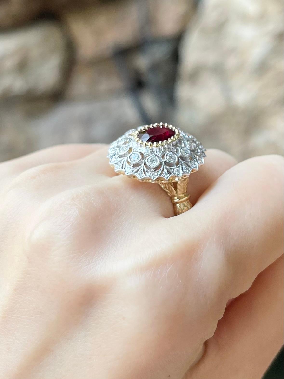 Rubin-Ring mit Diamanten in 18 Karat Gold gefasst Damen im Angebot