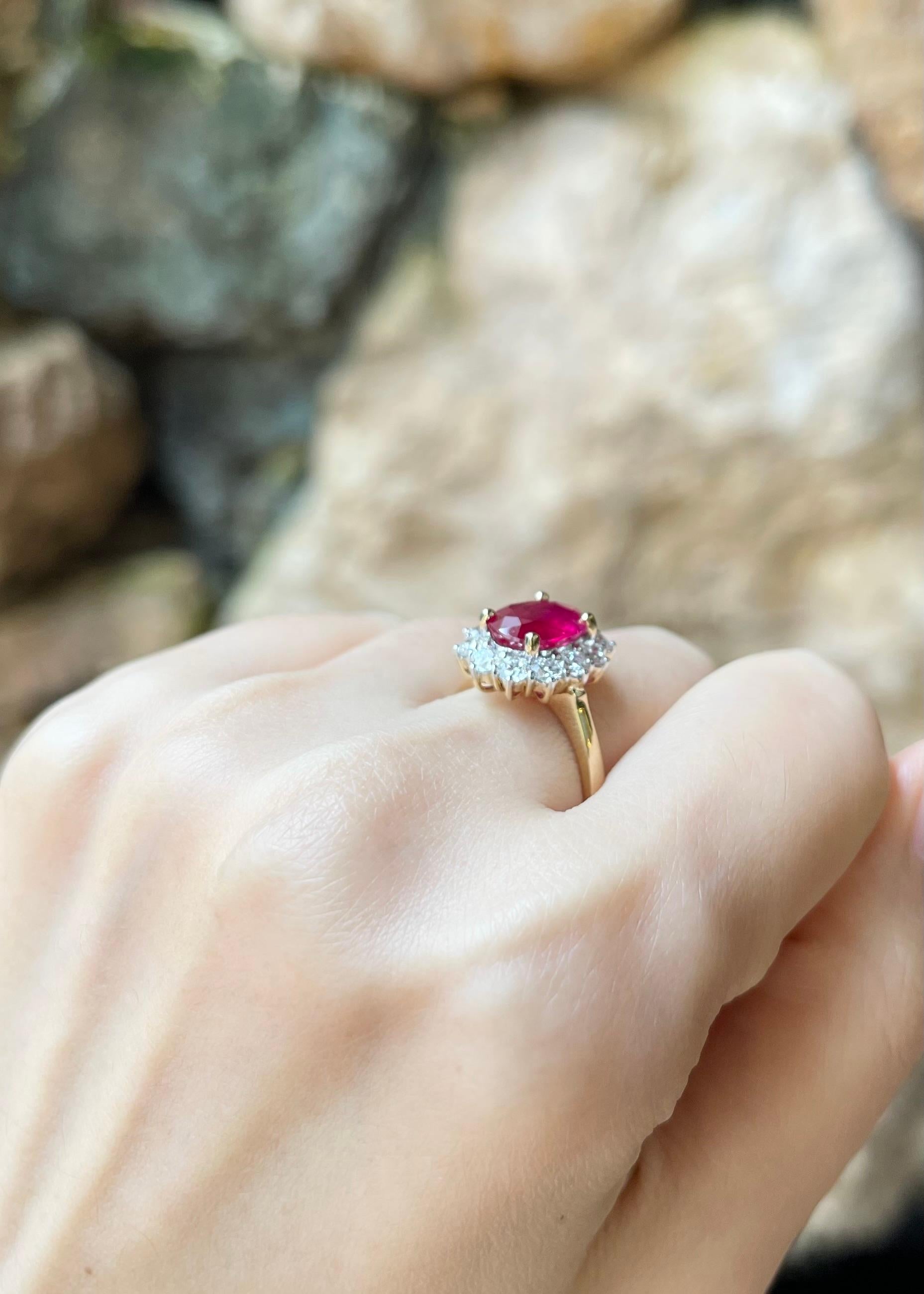 Rubin-Ring mit Diamanten in 18 Karat Gold gefasst Damen im Angebot