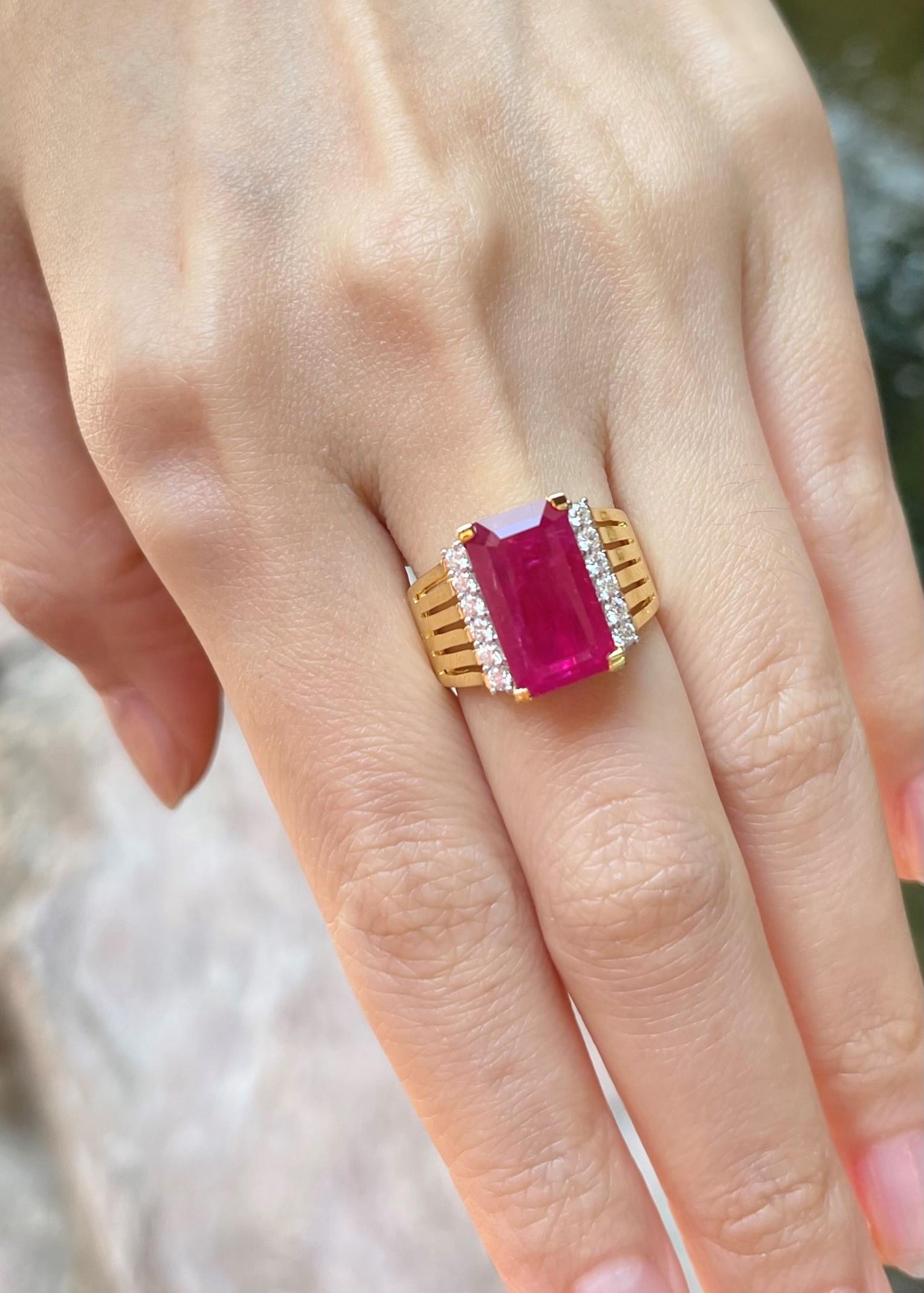 Rubin-Ring mit Diamanten in 18 Karat Gold gefasst im Angebot 1