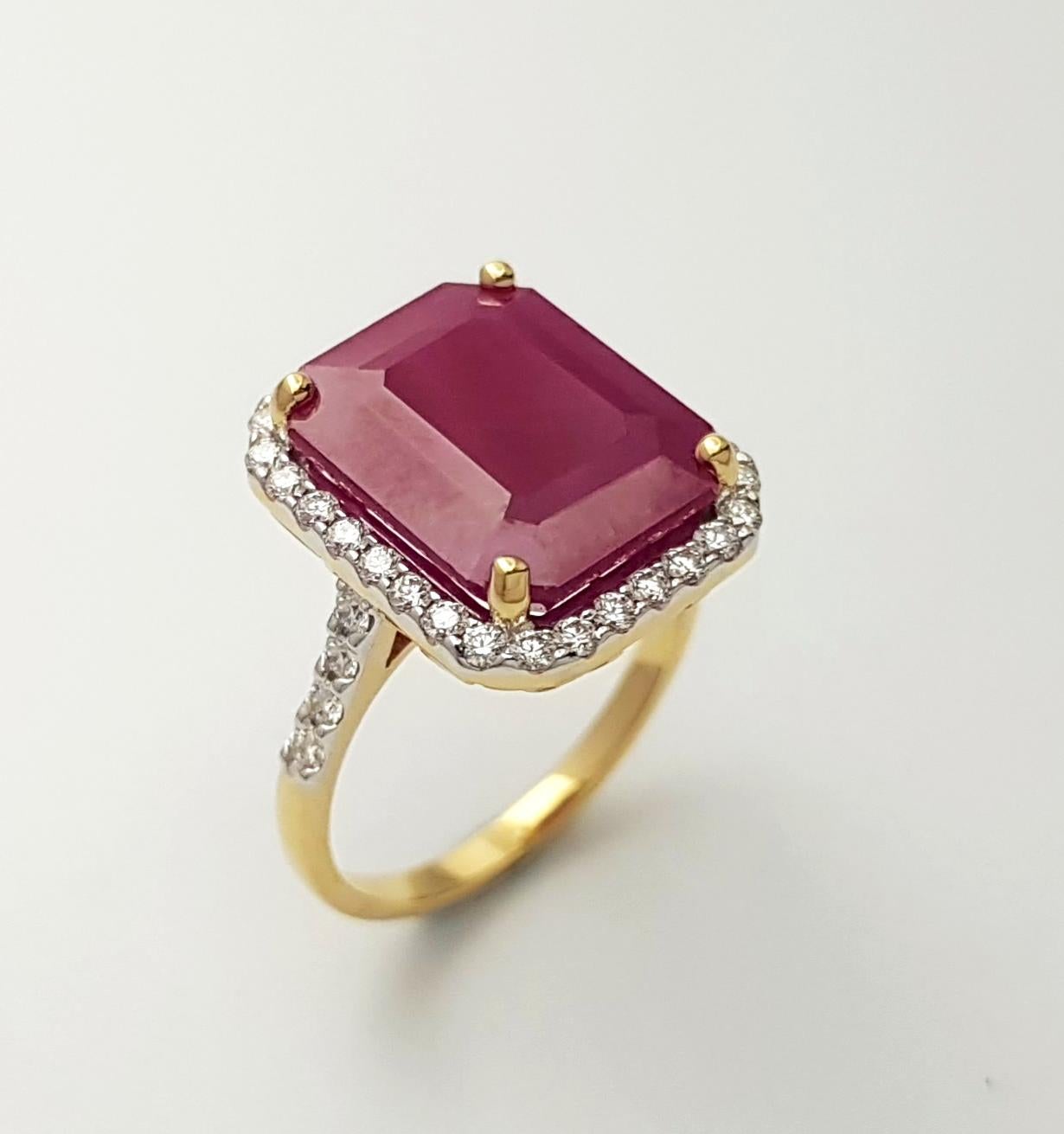 Ruby with Diamond Ring set in 18K Gold Settings For Sale 1