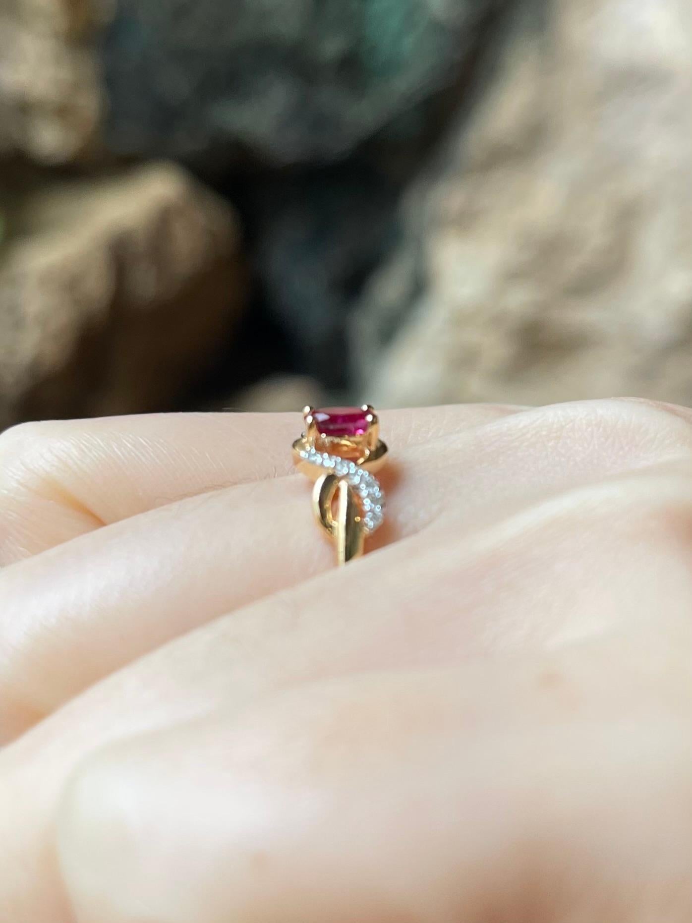 Rubin-Ring mit Diamanten in 18 Karat Gold gefasst im Angebot 1
