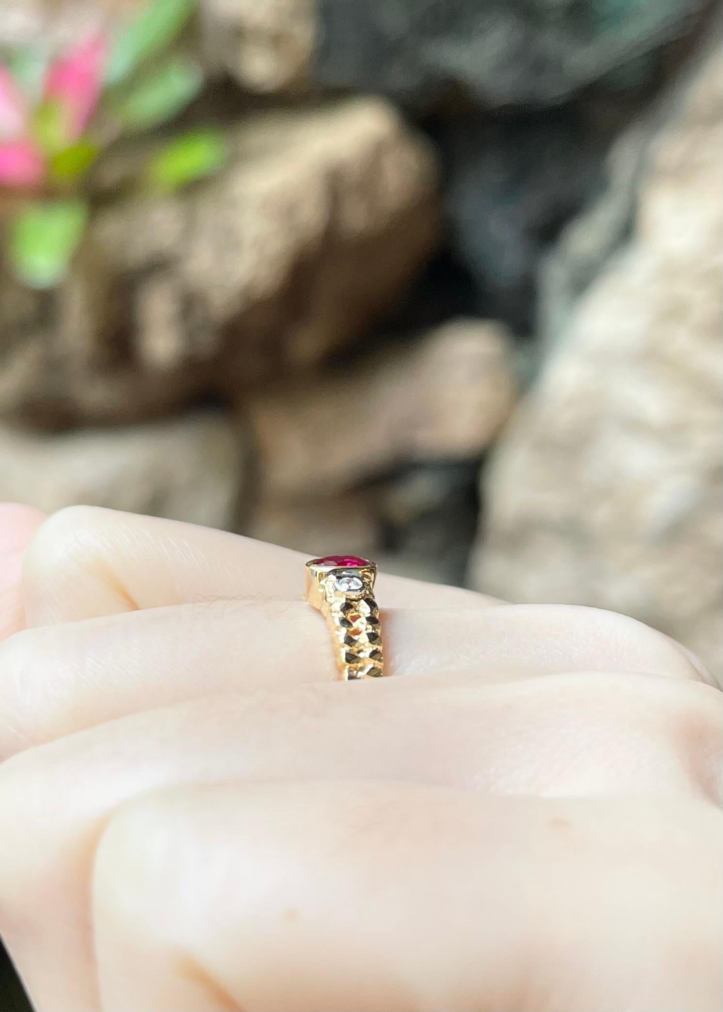 Rubin-Ring mit Diamanten in 18 Karat Gold gefasst im Angebot 1