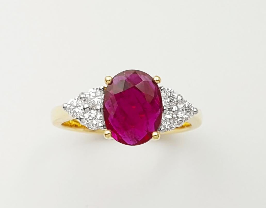 Bague en or 18 carats sertie de rubis et de diamants en vente 1