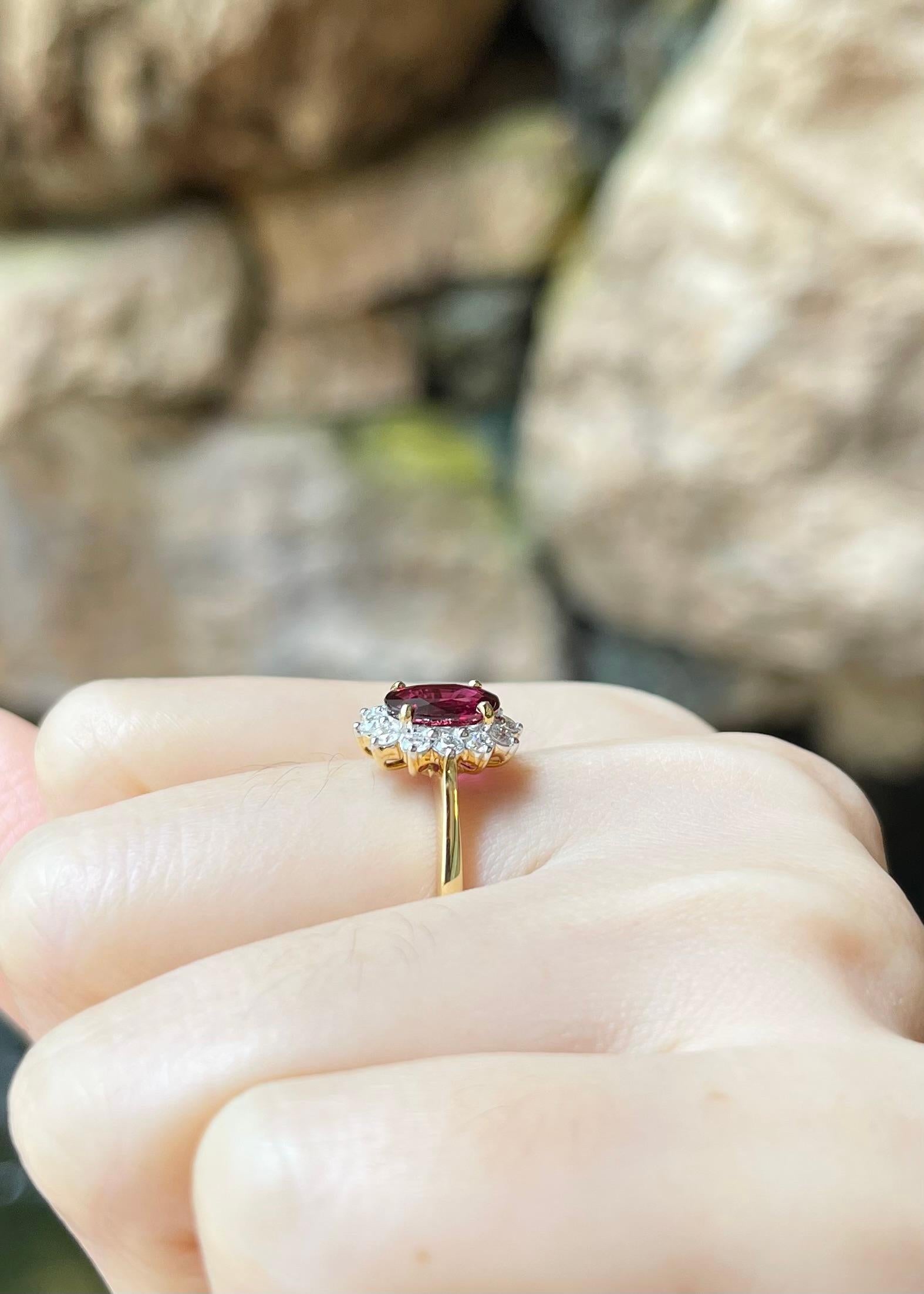 Rubin-Ring mit Diamanten in 18 Karat Gold gefasst im Angebot 1