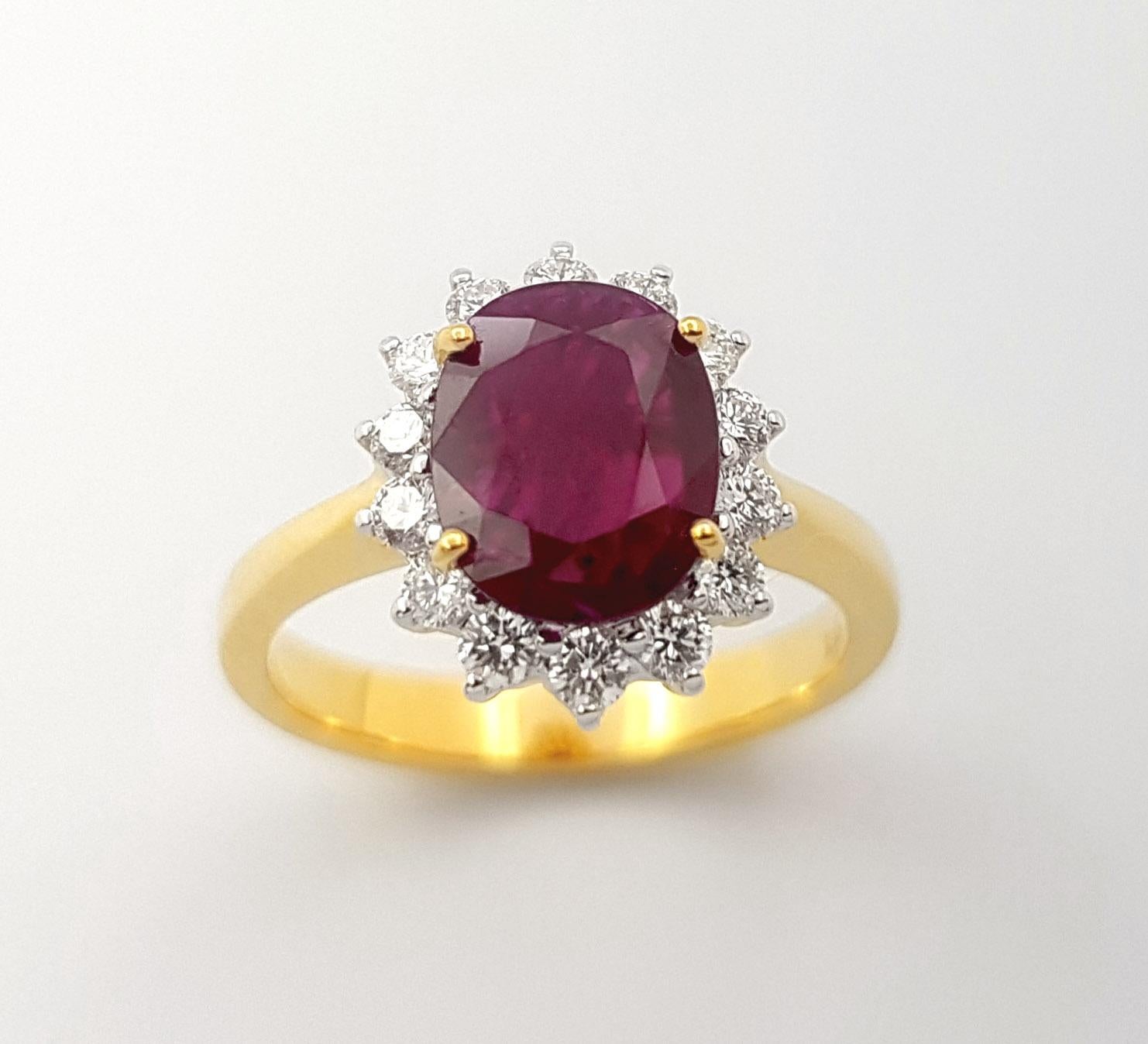 Ruby with Diamond Ring set in 18k Gold Settings For Sale 2