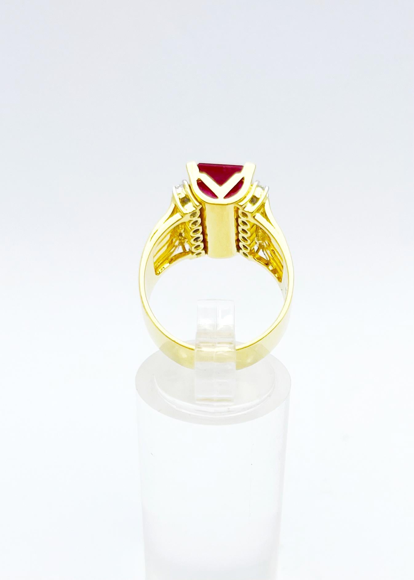 Rubin-Ring mit Diamanten in 18 Karat Gold gefasst im Angebot 2