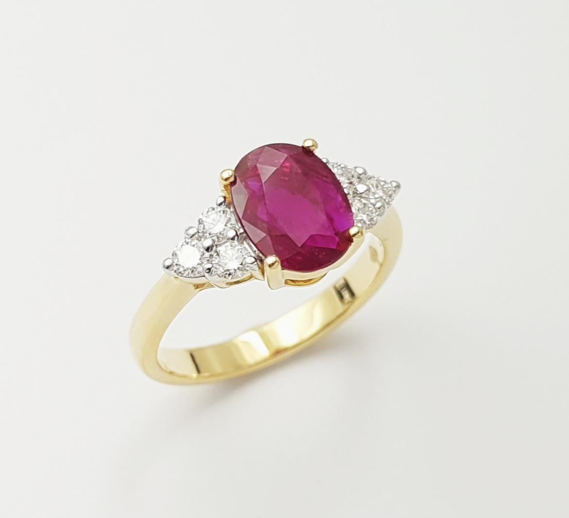 Bague en or 18 carats sertie de rubis et de diamants en vente 2