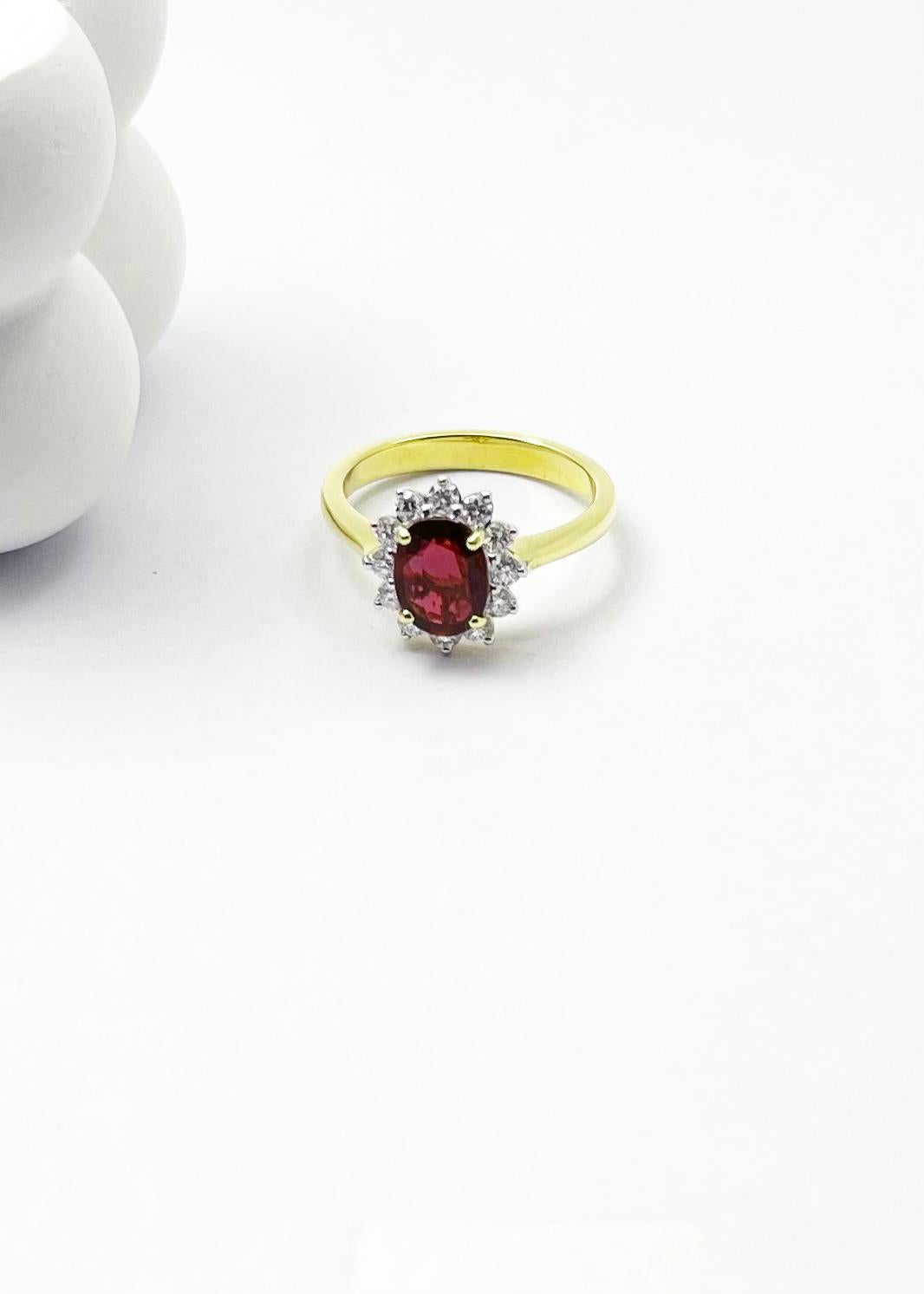 Rubin-Ring mit Diamanten in 18 Karat Gold gefasst im Angebot 2