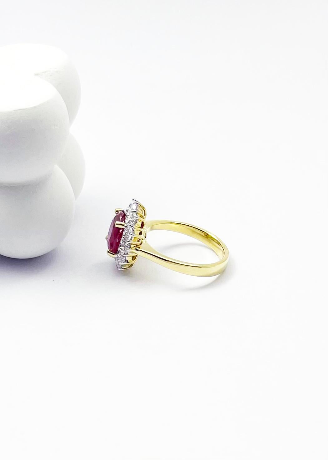 Rubin-Ring mit Diamanten in 18 Karat Gold gefasst im Angebot 2