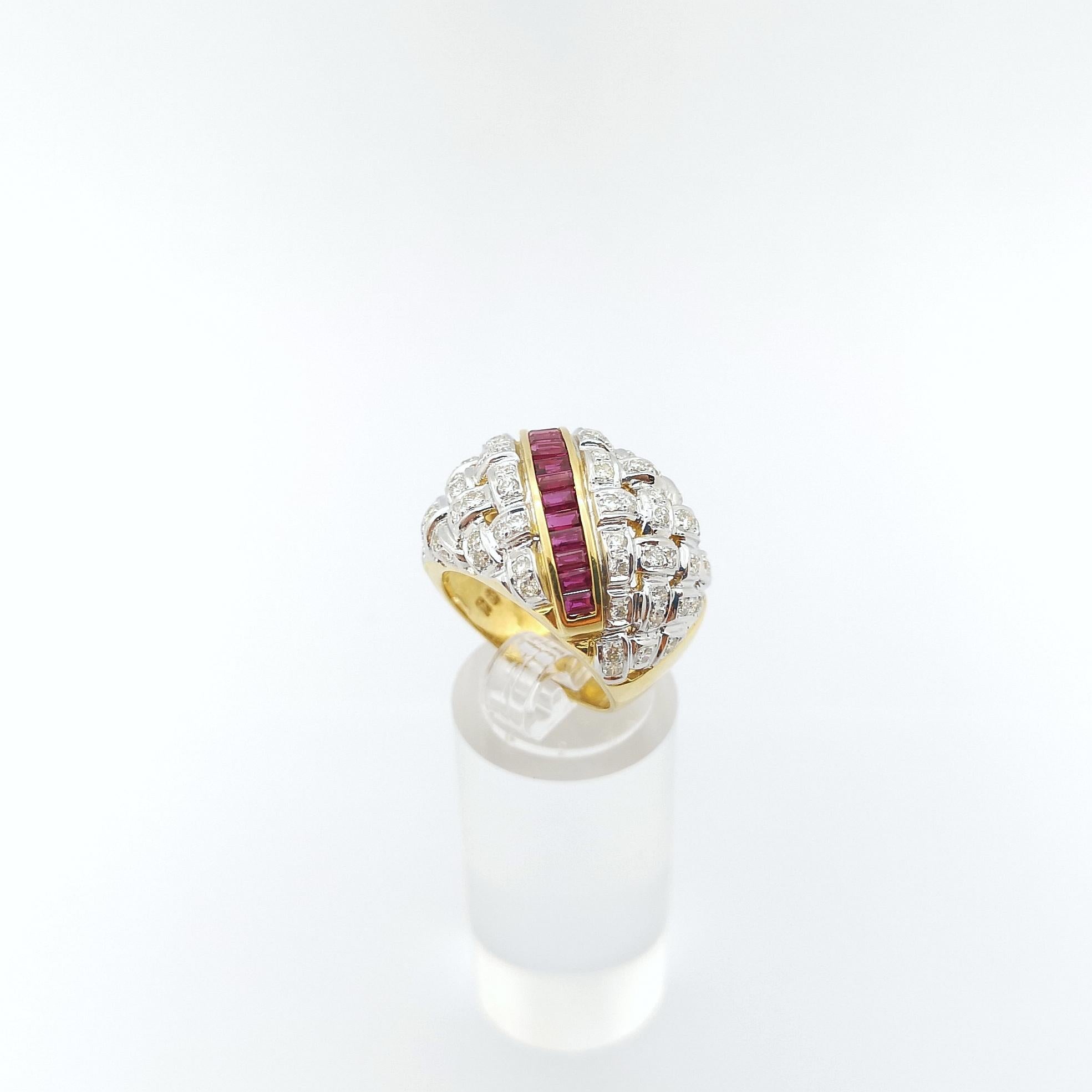Anello con rubino e diamanti incastonati in oro 18 carati in vendita 3