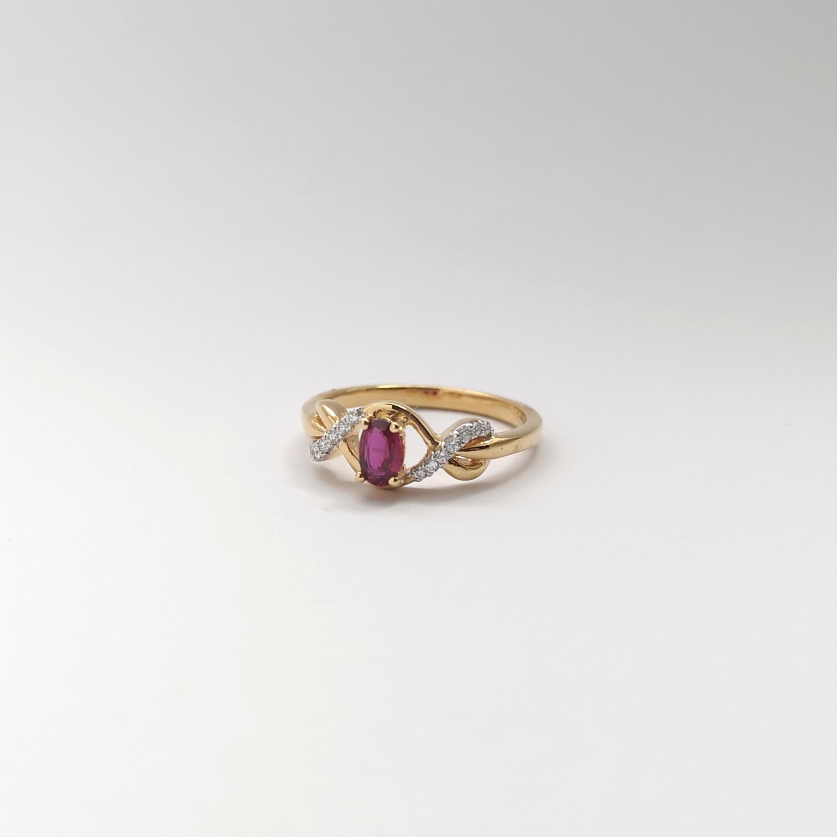 Rubin-Ring mit Diamanten in 18 Karat Gold gefasst im Angebot 3