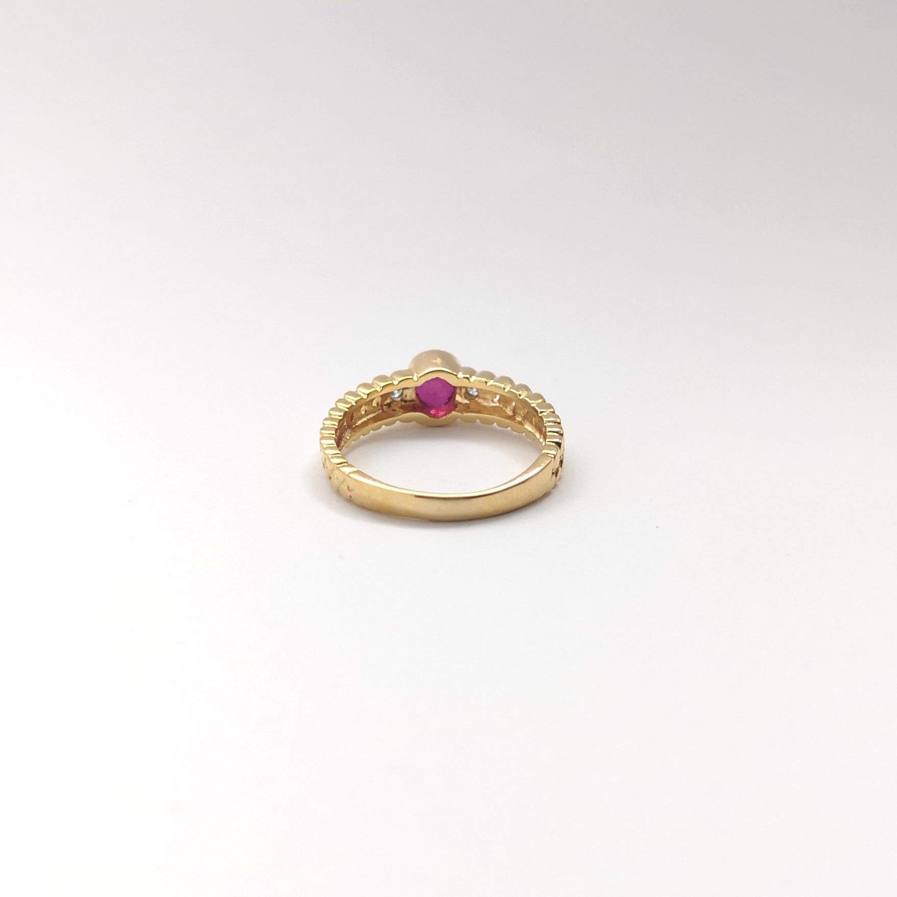 Rubin-Ring mit Diamanten in 18 Karat Gold gefasst im Angebot 3