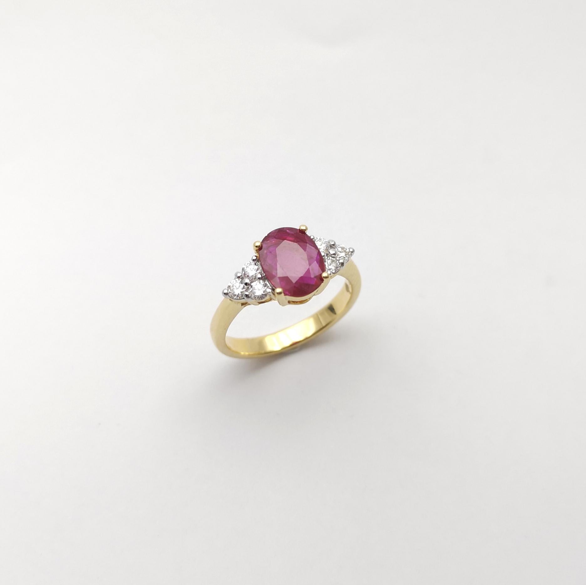 Bague en or 18 carats sertie de rubis et de diamants en vente 3