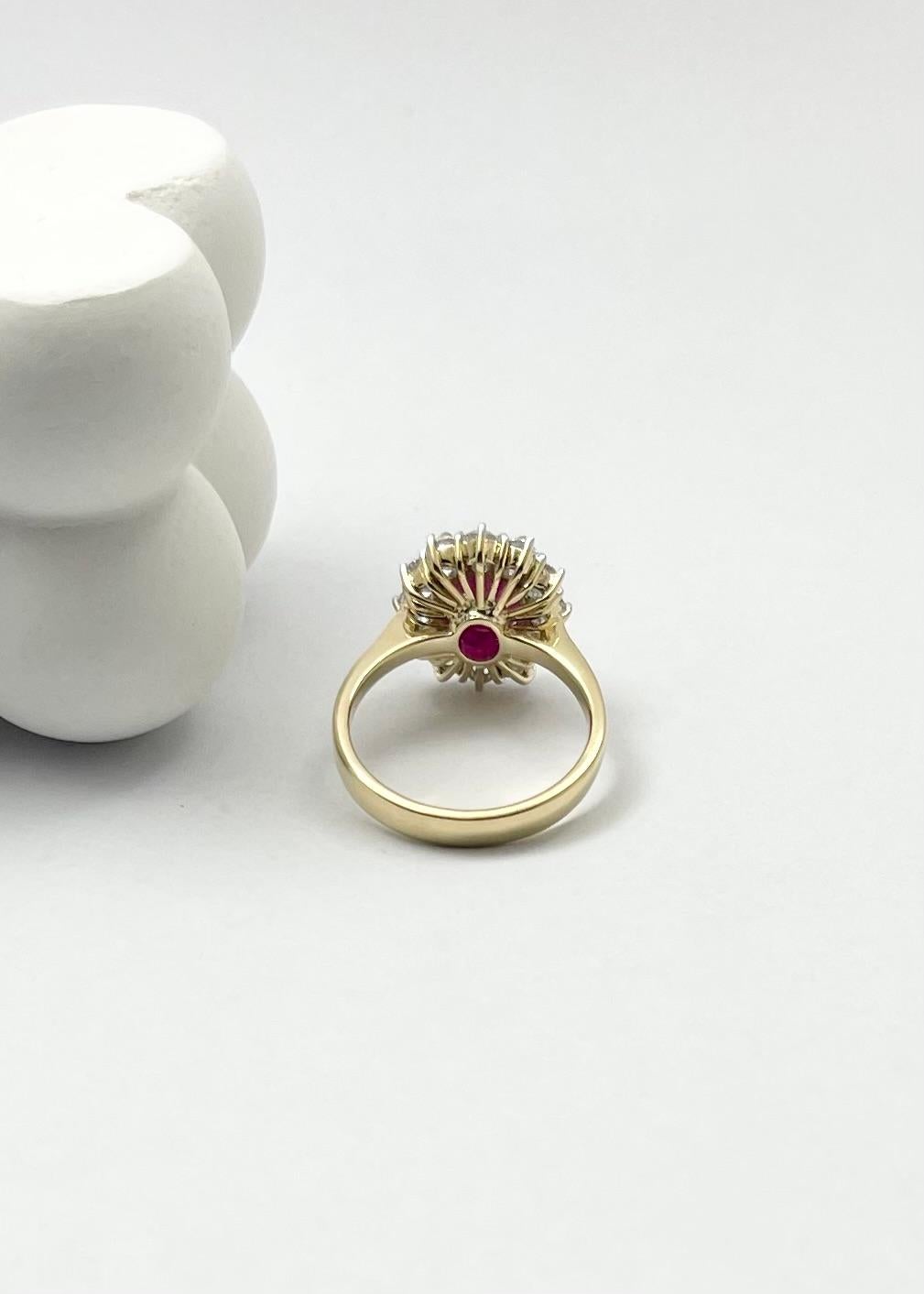 Rubin-Ring mit Diamanten in 18 Karat Gold gefasst im Angebot 3