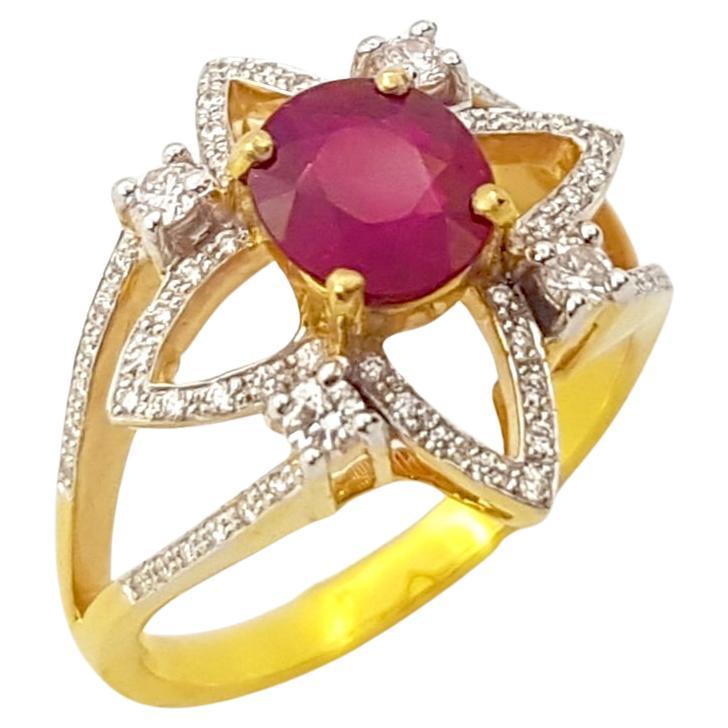 Rubin-Ring mit Diamanten in 18 Karat Gold gefasst