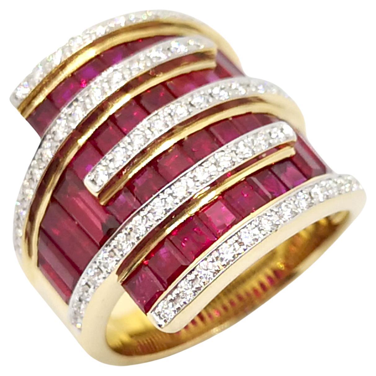 Anillo de rubí con diamantes engastado en oro de 18 quilates