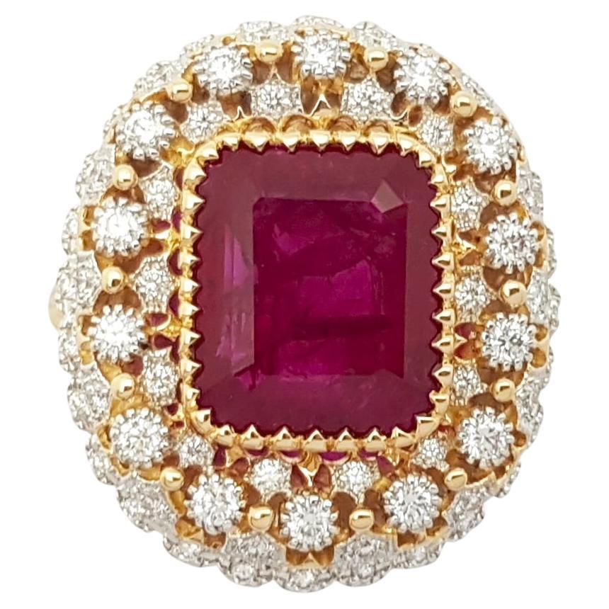 Anillo de rubí con diamantes engastado en oro de 18 quilates en venta
