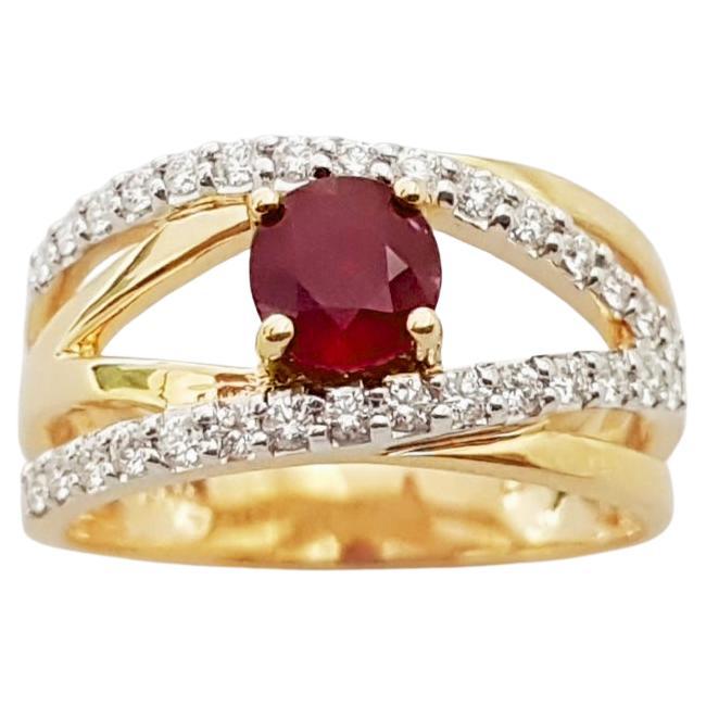 Anillo de rubí con diamantes engastado en oro de 18 quilates
