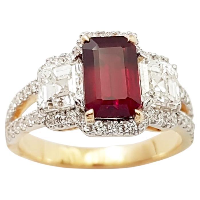 Bague en or 18 carats sertie de rubis et de diamants