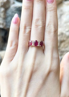 Bague en or rose 18 carats sertie de rubis et de diamants