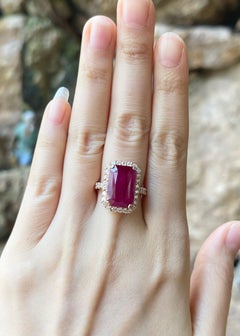 Bague en or rose 18 carats sertie de rubis et de diamants