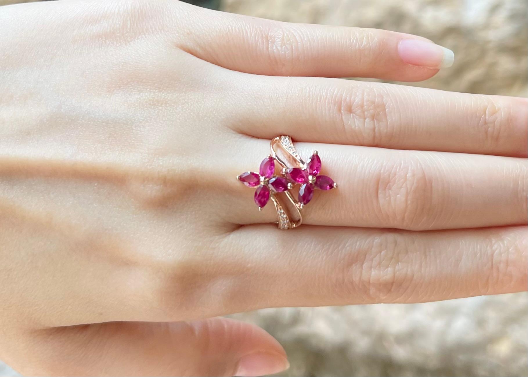 Rubin-Ring mit Diamanten in 18 Karat Roségold gefasst (Zeitgenössisch) im Angebot