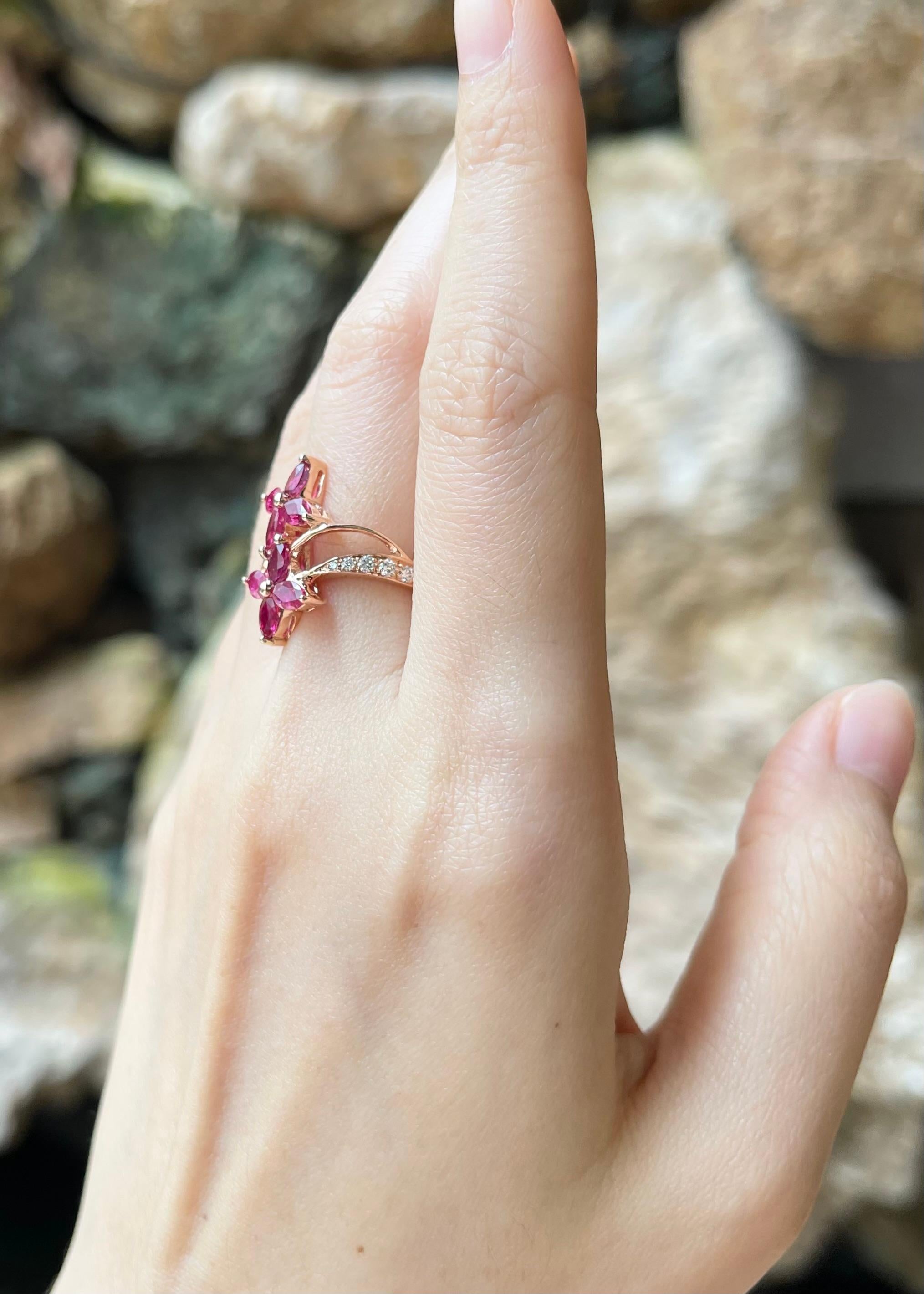 Rubin-Ring mit Diamanten in 18 Karat Roségold gefasst im Zustand „Neu“ im Angebot in Bangkok, TH