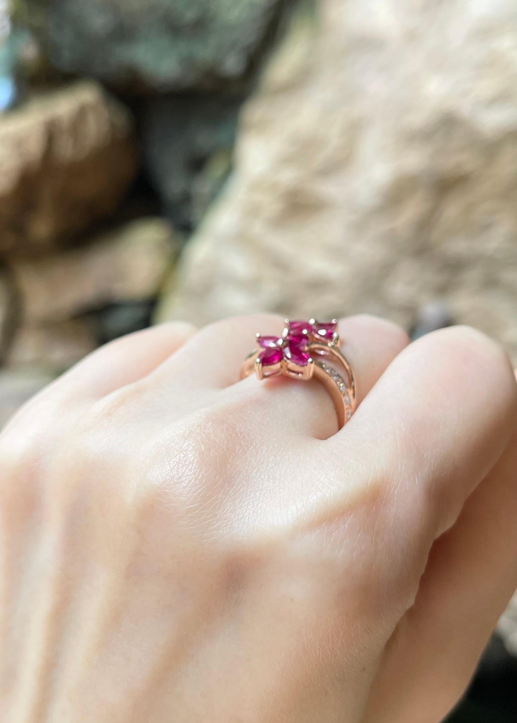 Rubin-Ring mit Diamanten in 18 Karat Roségold gefasst Damen im Angebot