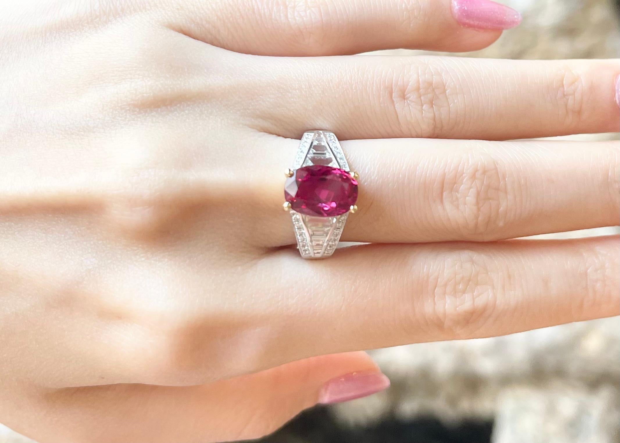 Anillo de Rubí Certificado GIA con Diamante engastado en Oro Blanco de 18K Contemporáneo en venta