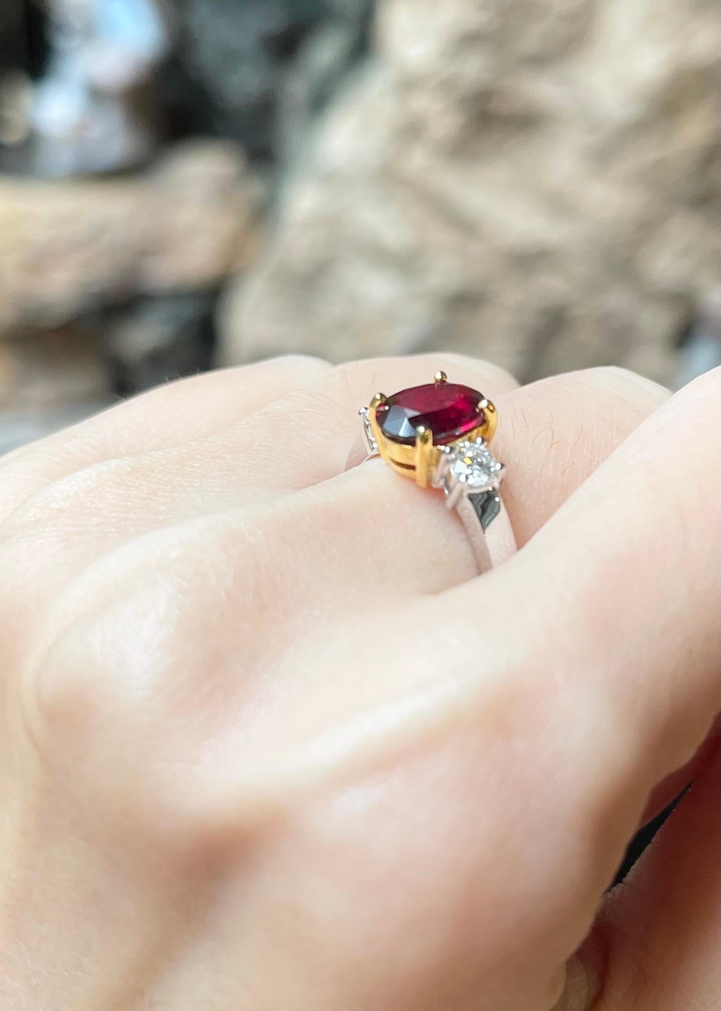 GIA-zertifizierter, nicht erhitzter Rubin mit Diamantring in 18 Karat Weißgoldfassung im Angebot 1