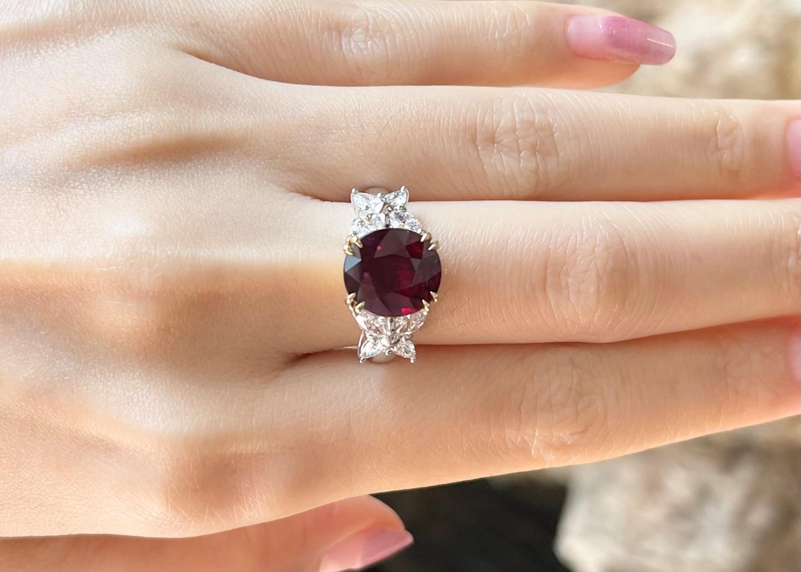 Rubin 5,01 Karat mit Diamant 0,95 Karat Ring in 18K Gelb/Weißgoldfassung

Breite:  1.0 cm 
Länge: 1.0 cm
Ringgröße: 52
Gesamtgewicht: 8,79 Gramm

