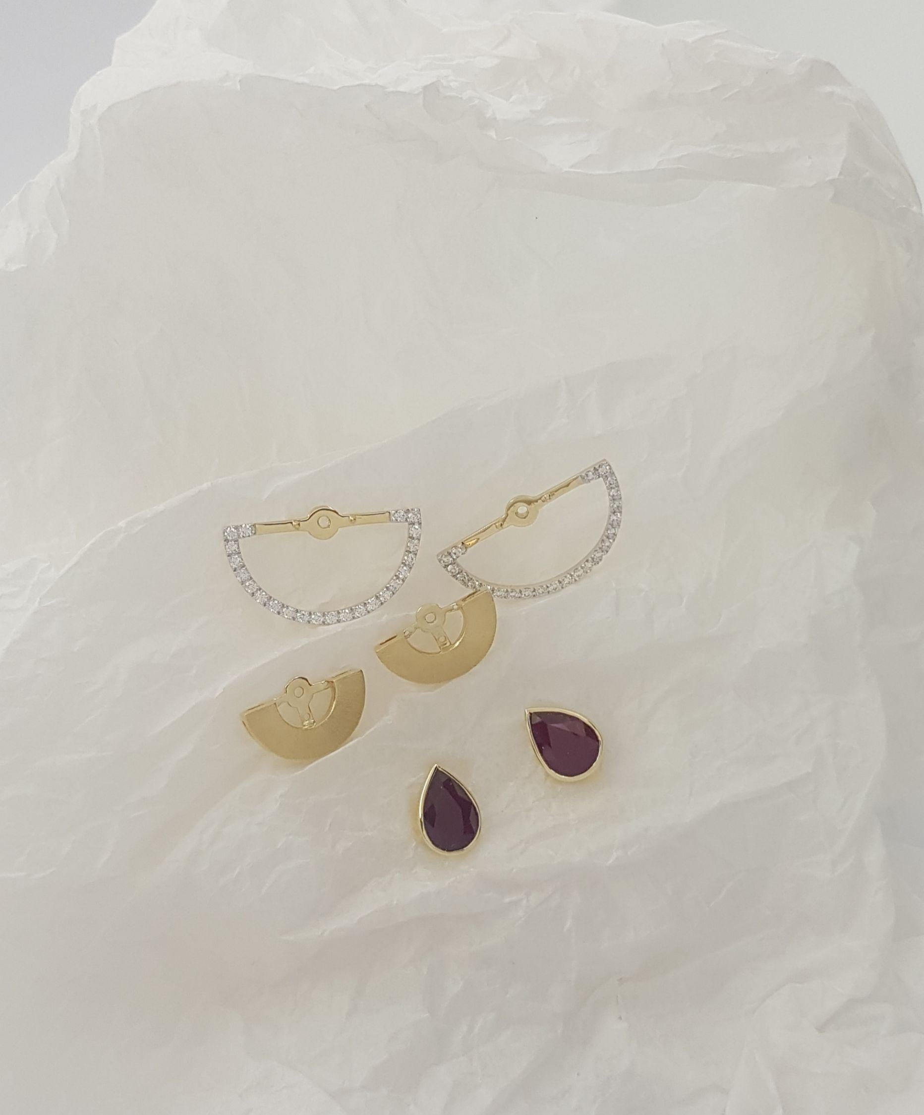 Rubino di 2,71 carati con diamante di 0,43 carati, orecchini a guilloché con montatura in oro 18K

Lunghezza:  2.1 cm


Il TWIST Reflection si ispira a diversi artisti astratti e in particolare alle opere di Hilma Af Klint. Le forze creative dietro