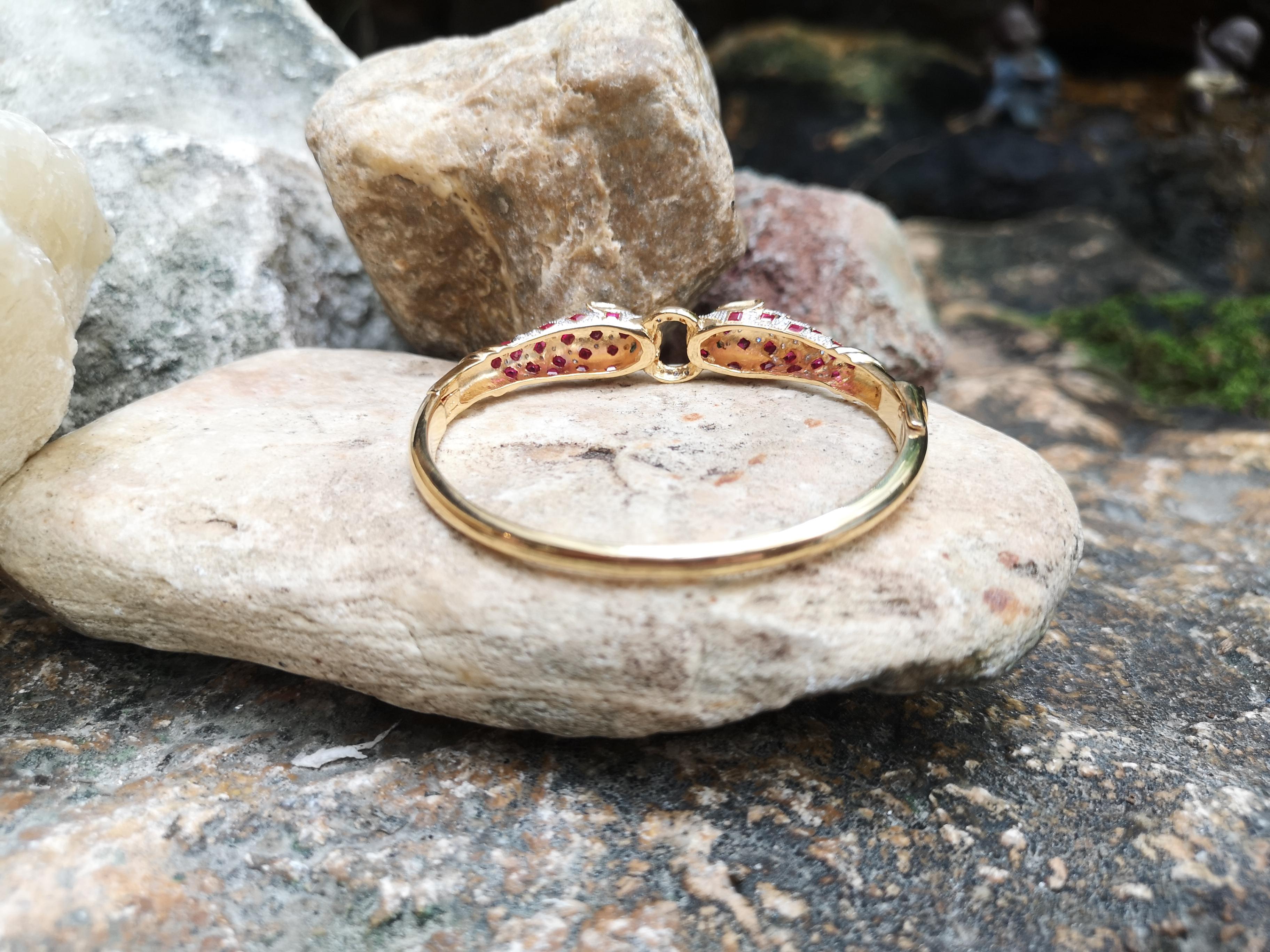 Ruby with Emerald and Diamond Panther Bangle Set in 18 Karat Gold Settings For Sale 4