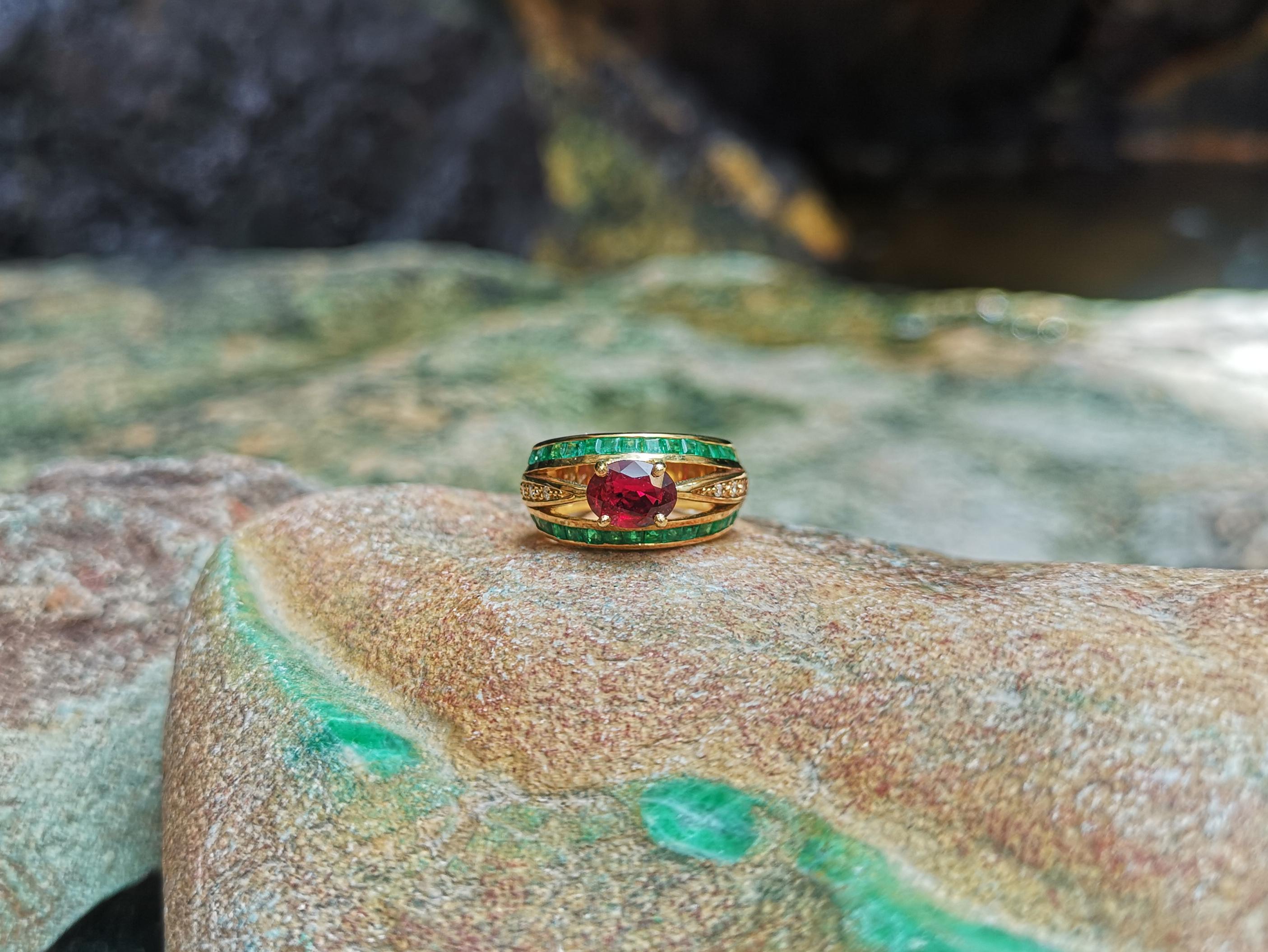 Ruby with Emerald and Diamond Ring Set in 18 Karat Gold Settings For Sale 2