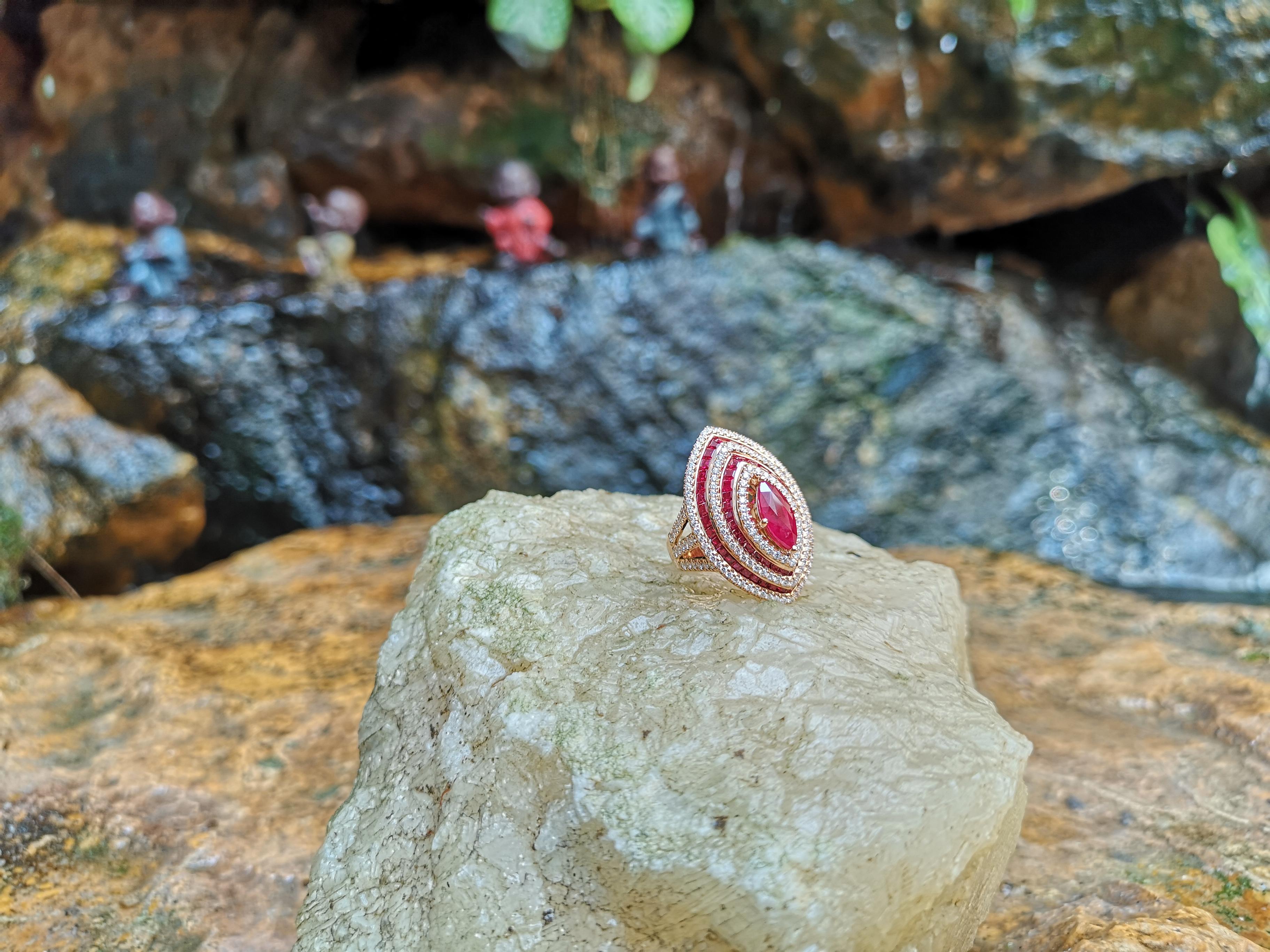 Anello con rubino e diamante incastonato in oro rosa 18 carati in vendita 1