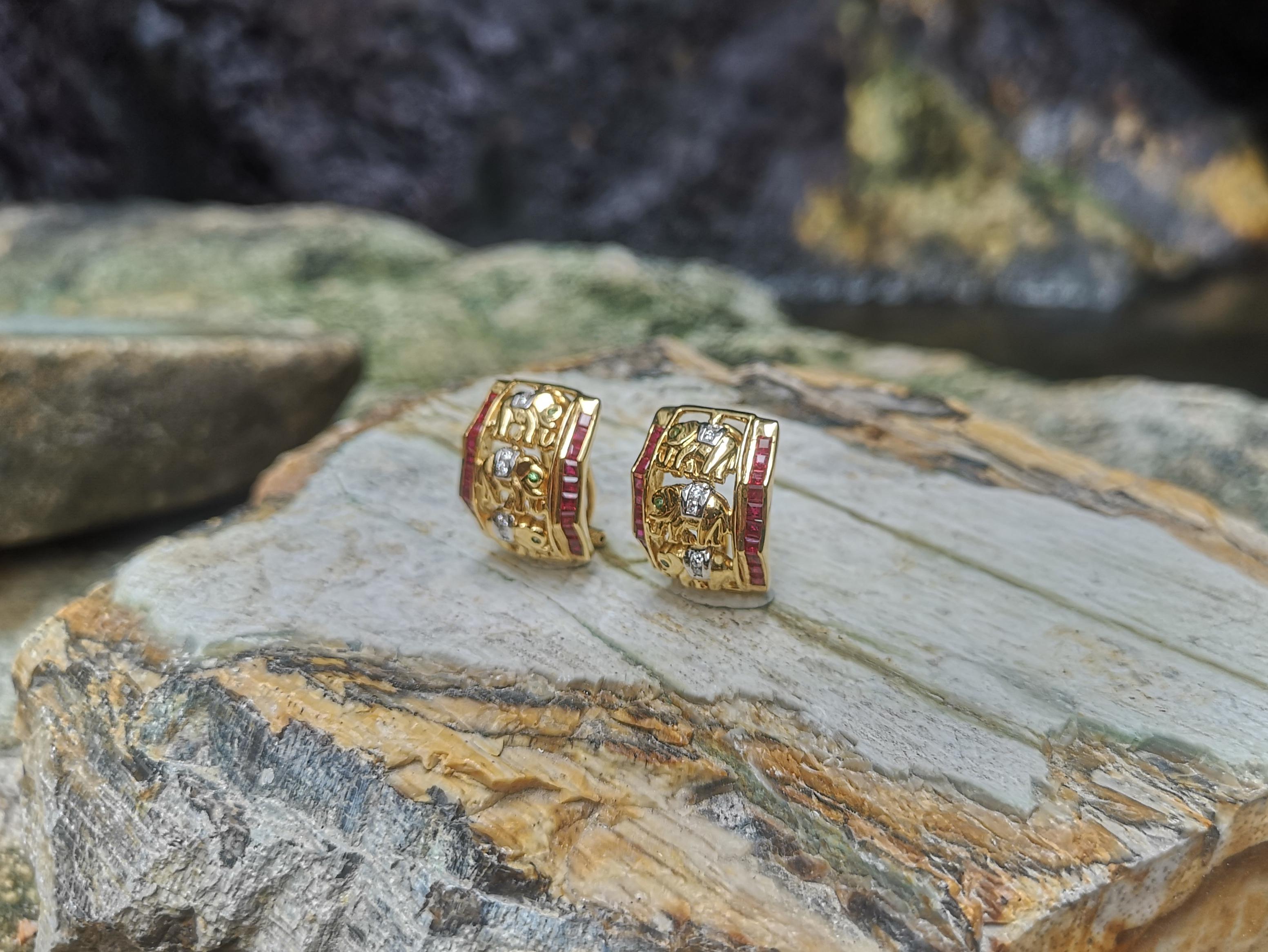 Elefanten-Ohrringe, Rubin mit Tsavorit und Diamant, gefasst in 18 Karat Goldfassungen (Gemischter Schliff) im Angebot