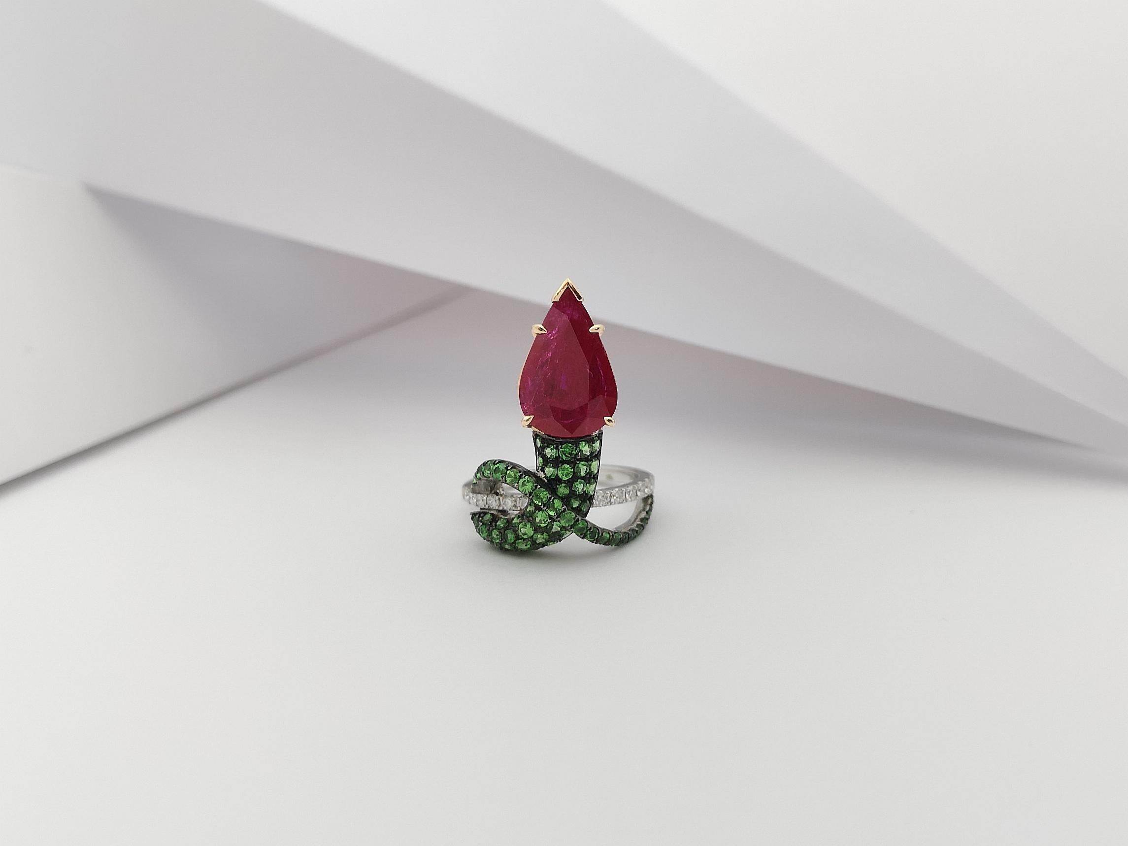 Ring mit Rubin mit Tsavorit und Diamant in 18 Karat Weißgold Fassungen 4