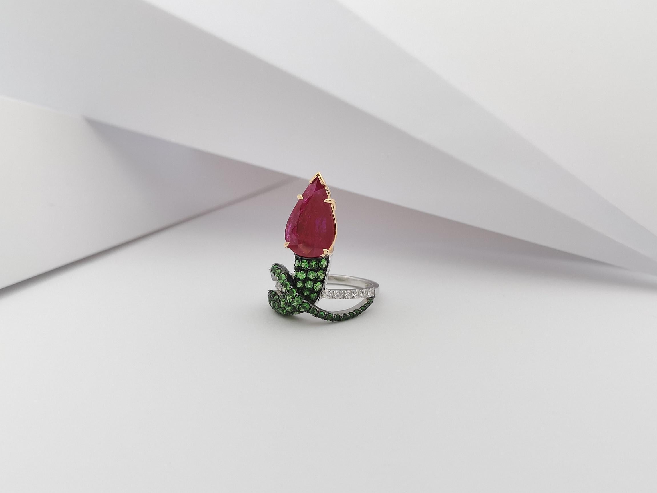 Ring mit Rubin mit Tsavorit und Diamant in 18 Karat Weißgold Fassungen 5