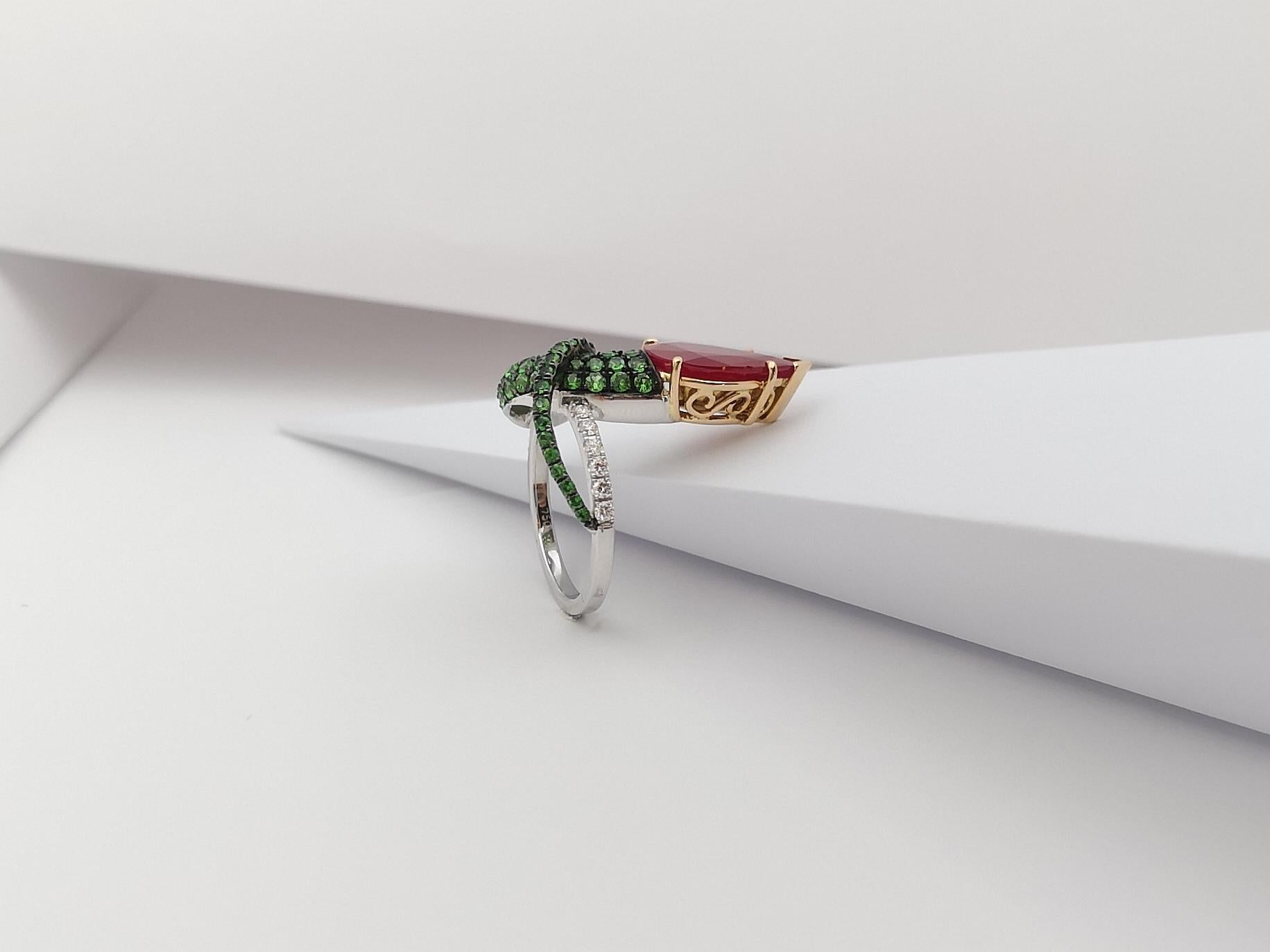 Ring mit Rubin mit Tsavorit und Diamant in 18 Karat Weißgold Fassungen 8