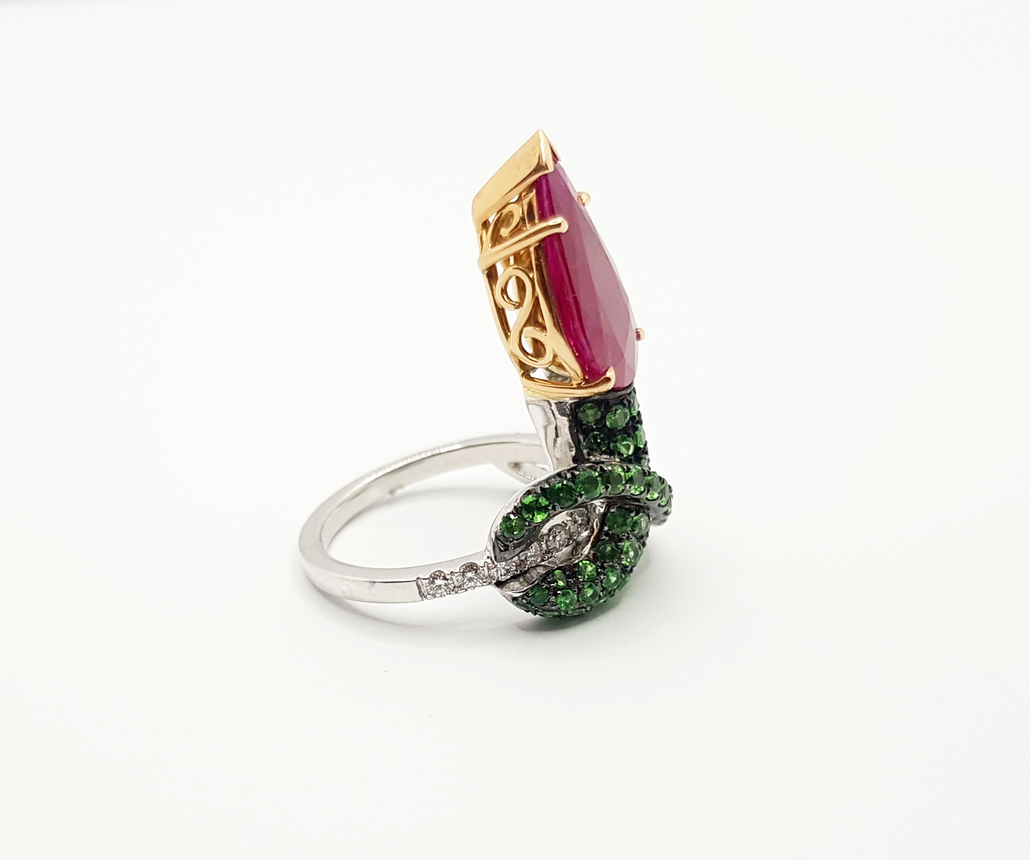 Ring mit Rubin mit Tsavorit und Diamant in 18 Karat Weißgold Fassungen 1