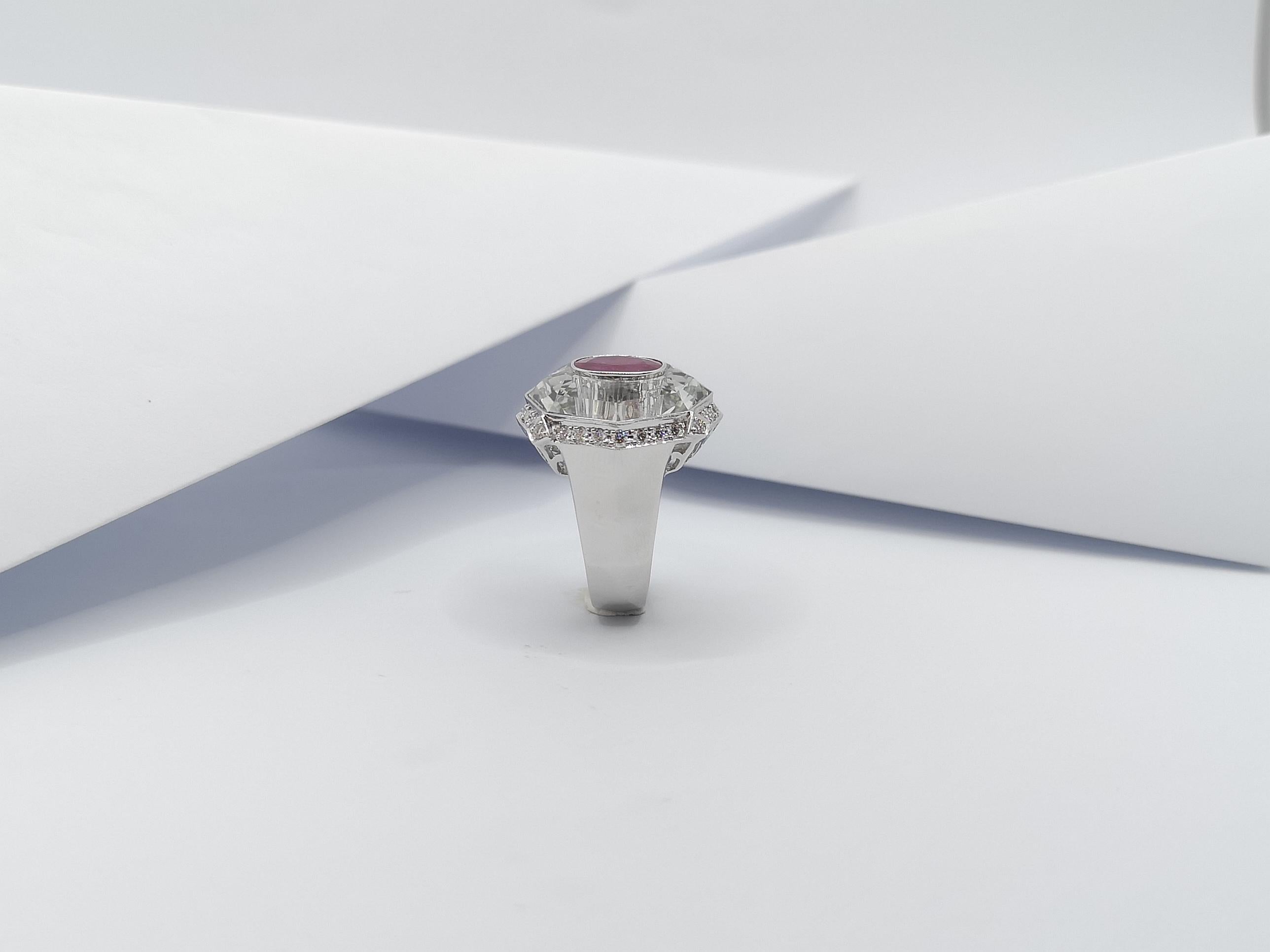 Ring mit Rubin mit weißem Topas und Diamant in 18 Karat Weißgold-Fassung im Angebot 5