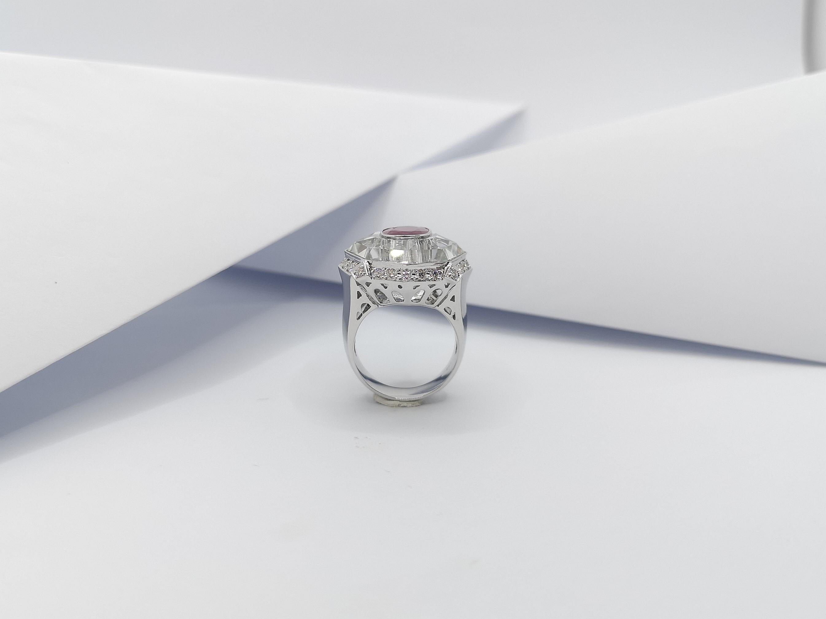 Ring mit Rubin mit weißem Topas und Diamant in 18 Karat Weißgold-Fassung im Angebot 6