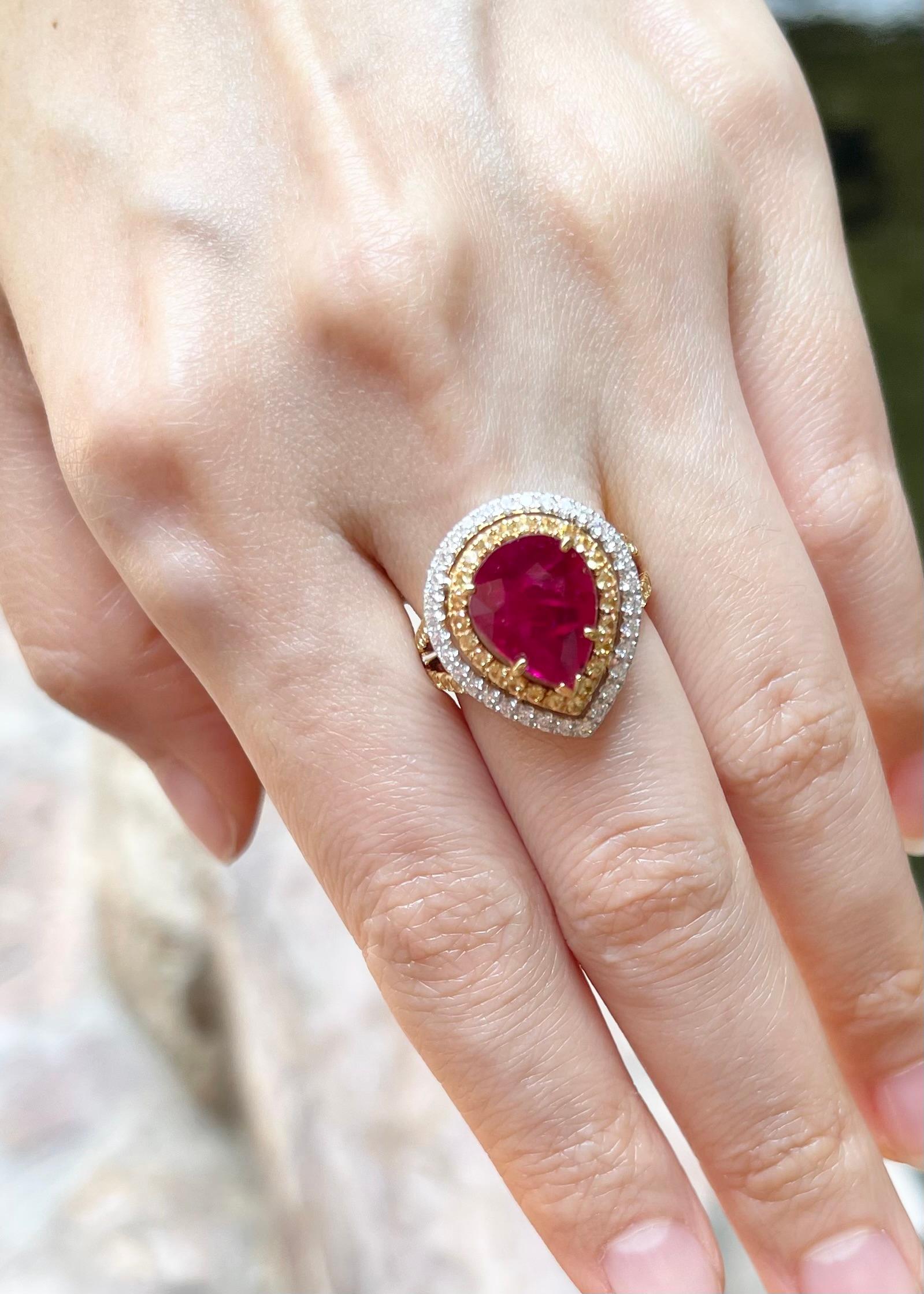 Ruby with Yellow Sapphire and Diamond Ring set in 18K Yellow/White Gold Settings In New Condition For Sale In Bangkok, TH