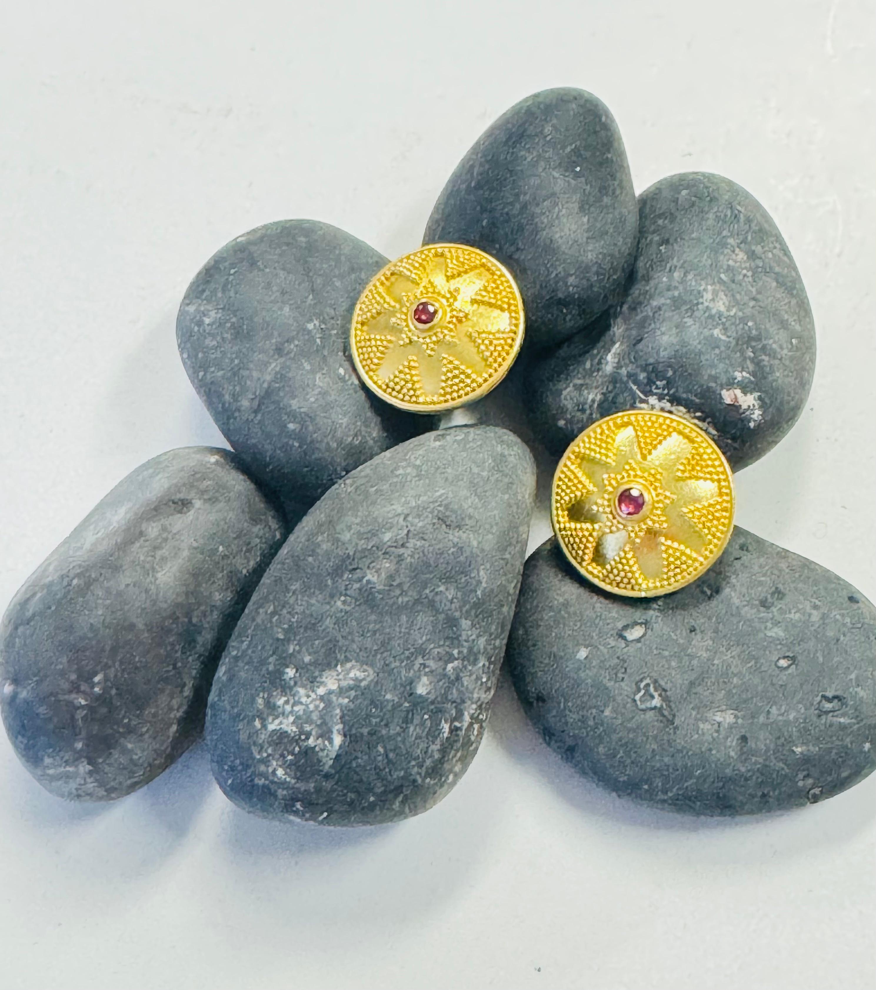 Boucles d'oreilles en or jaune rubis 22 carats Boucles d'oreilles en or 18 carats à pince et à poteau Pour femmes en vente