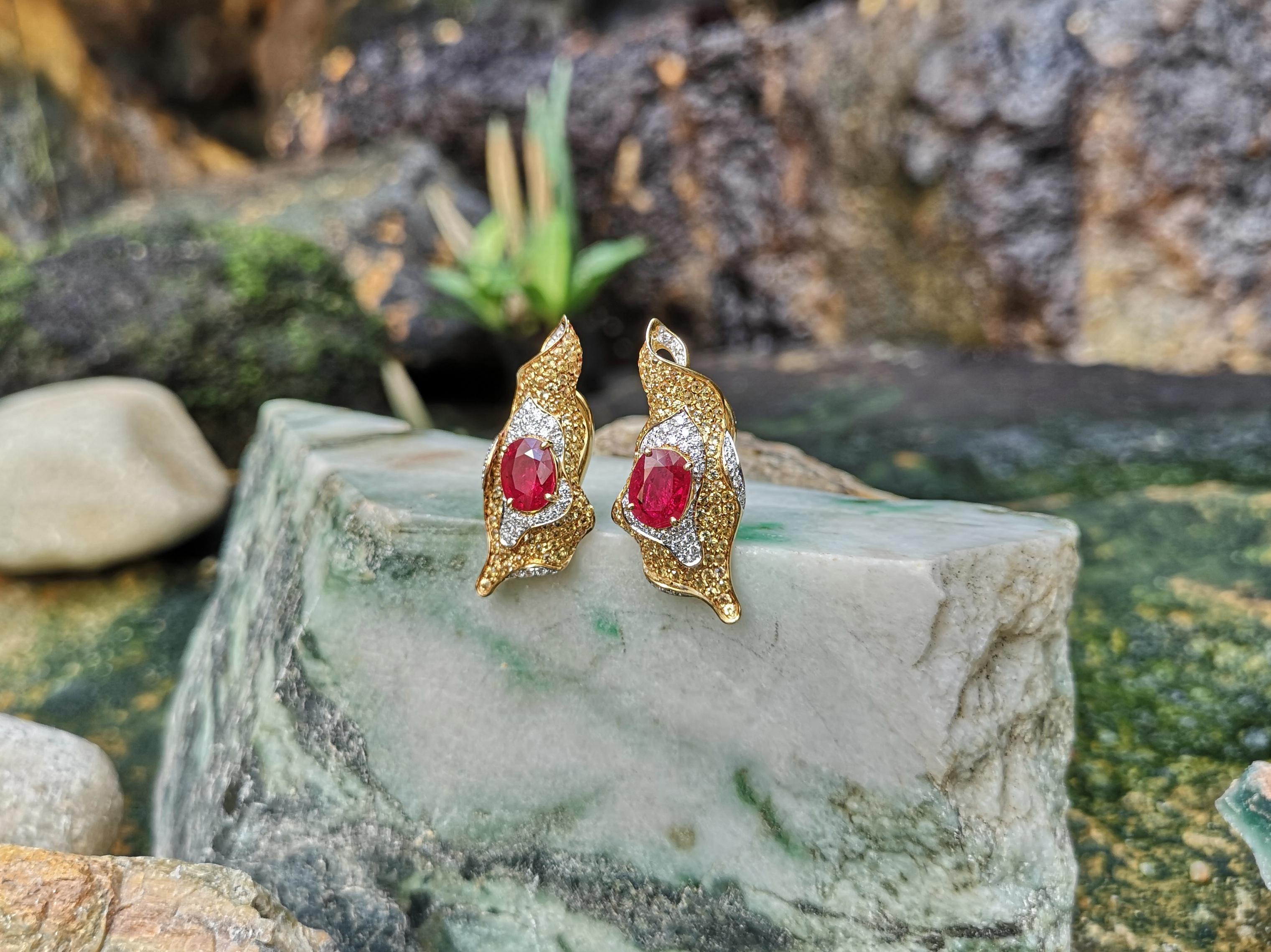 Ruby, Yellow Sapphire and Diamond Organic Earrings in 18k Gold In New Condition For Sale In Bangkok, 10