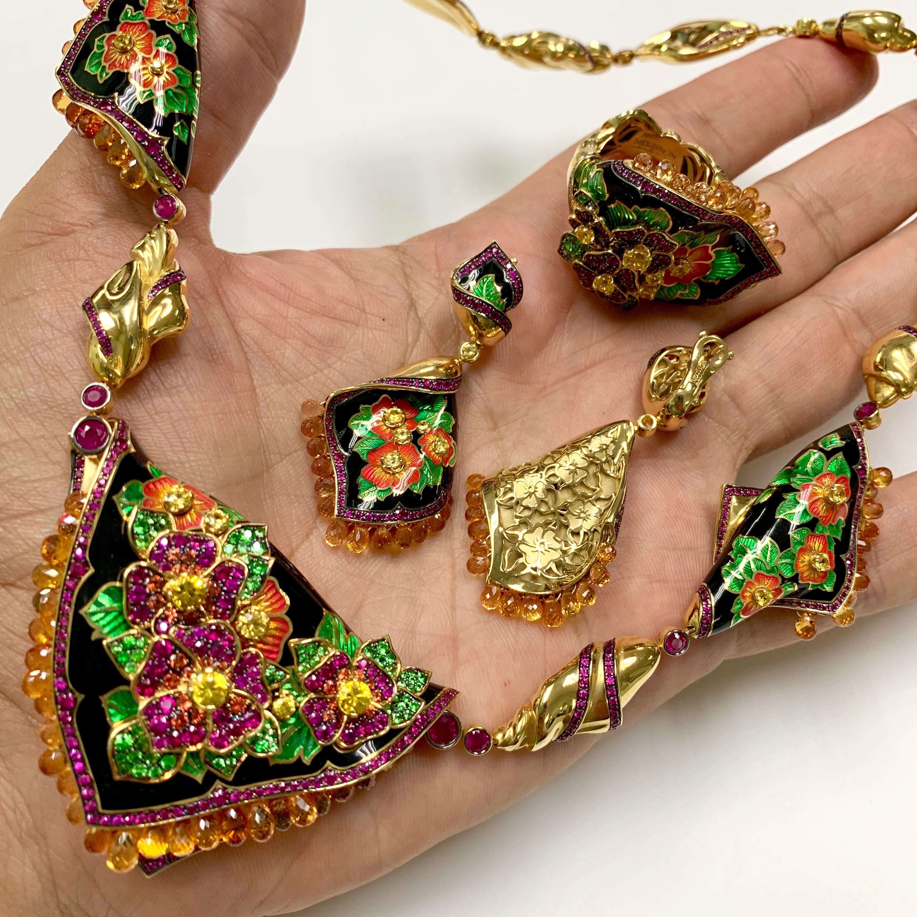 Ruby Yellow Sapphire Tsavorite Enamel A'la Russe Ring Earring Necklace Suite
What do you know about Pavlovo Posad shawls? This is a large part of Russian culture, which originated in the 17th century. They are large patterned scarves, which are