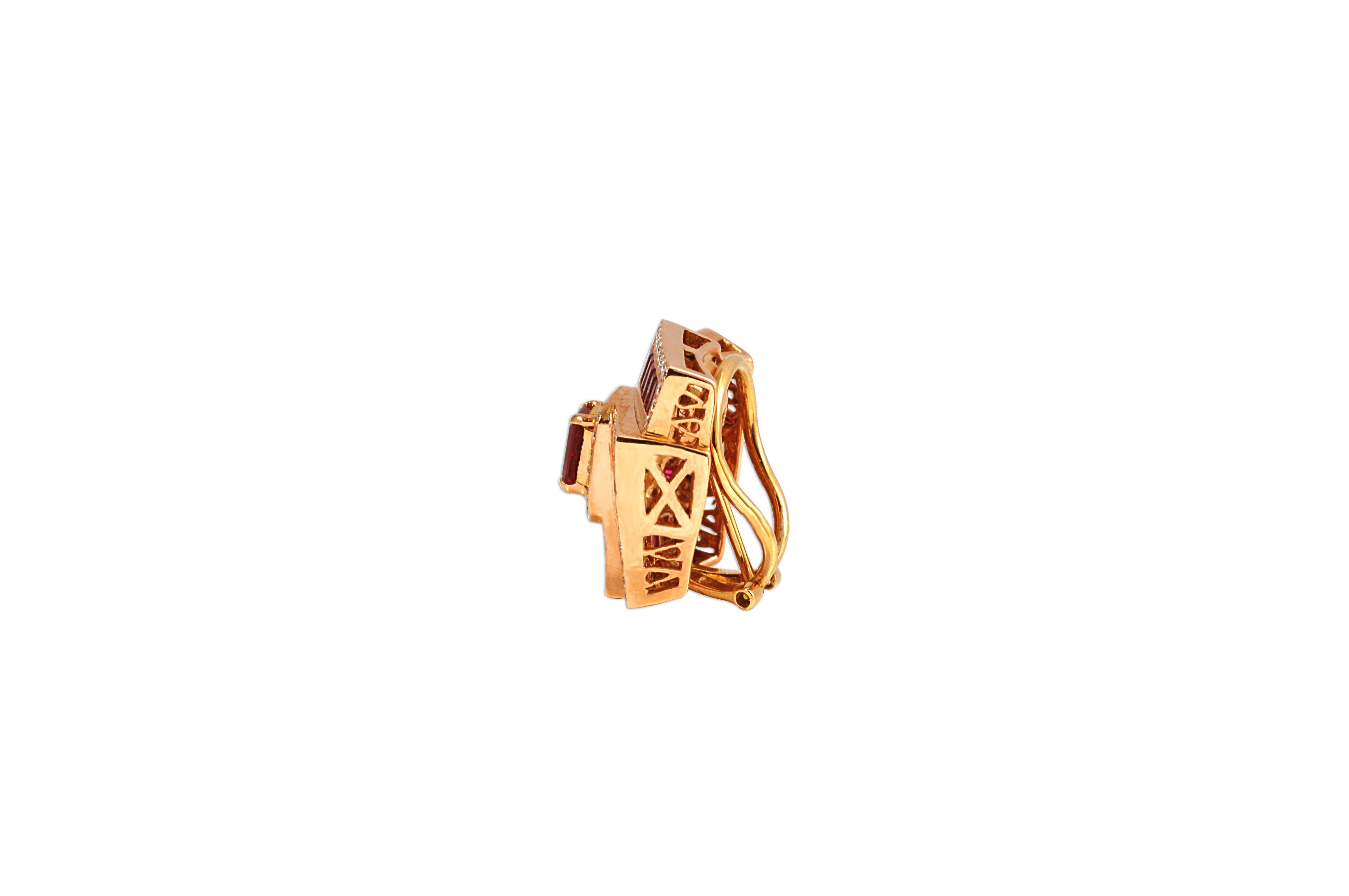 Pendientes de rubí de 3,75 quilates, rubí de 1,29 quilates y diamante de 1,03 quilates en oro de 18 quilates Corte baguette en venta
