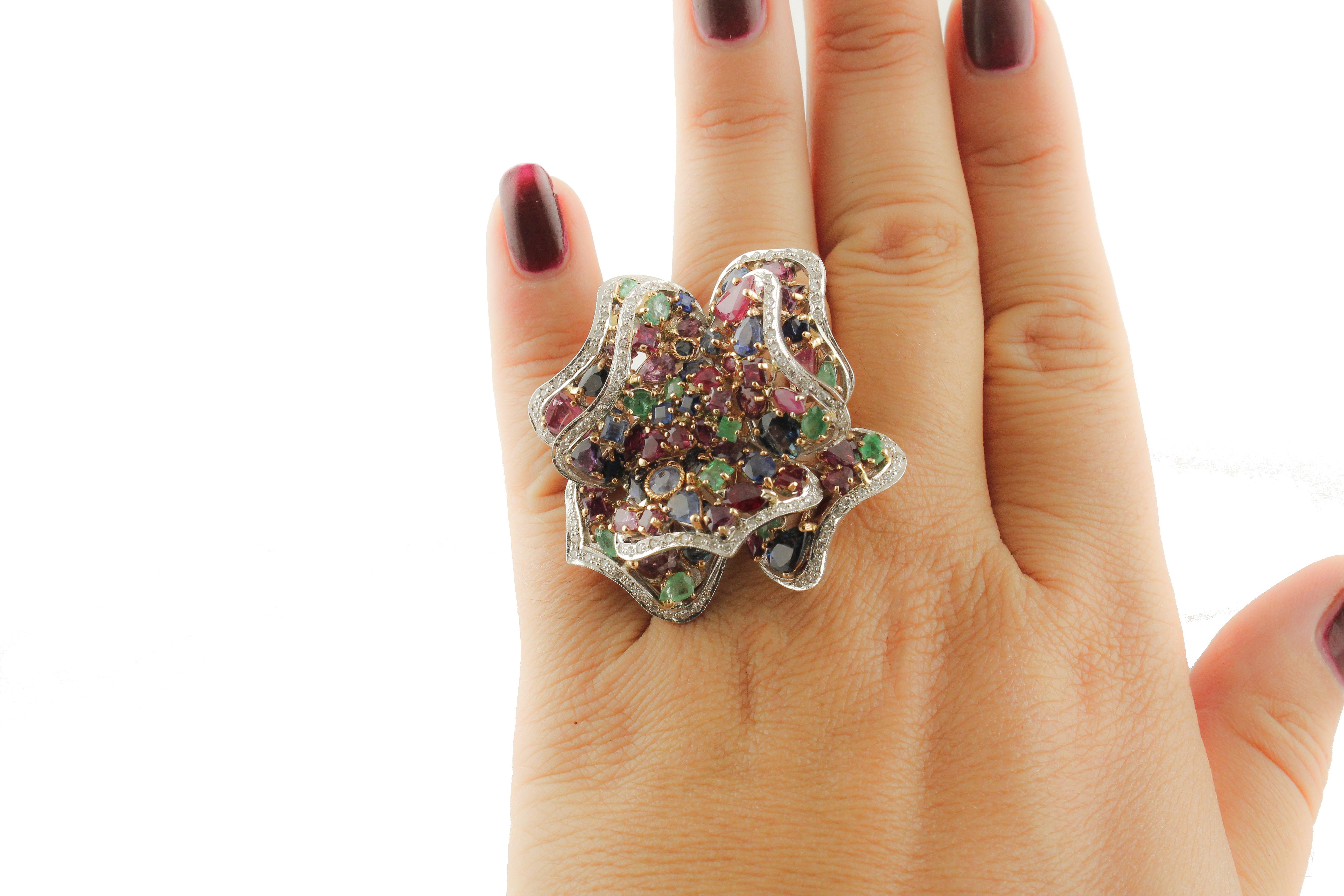 Rubyes Sapphires Emeralds Diamonds Rose and White Gold Ring In Good Condition For Sale In Marcianise, Marcianise (CE)